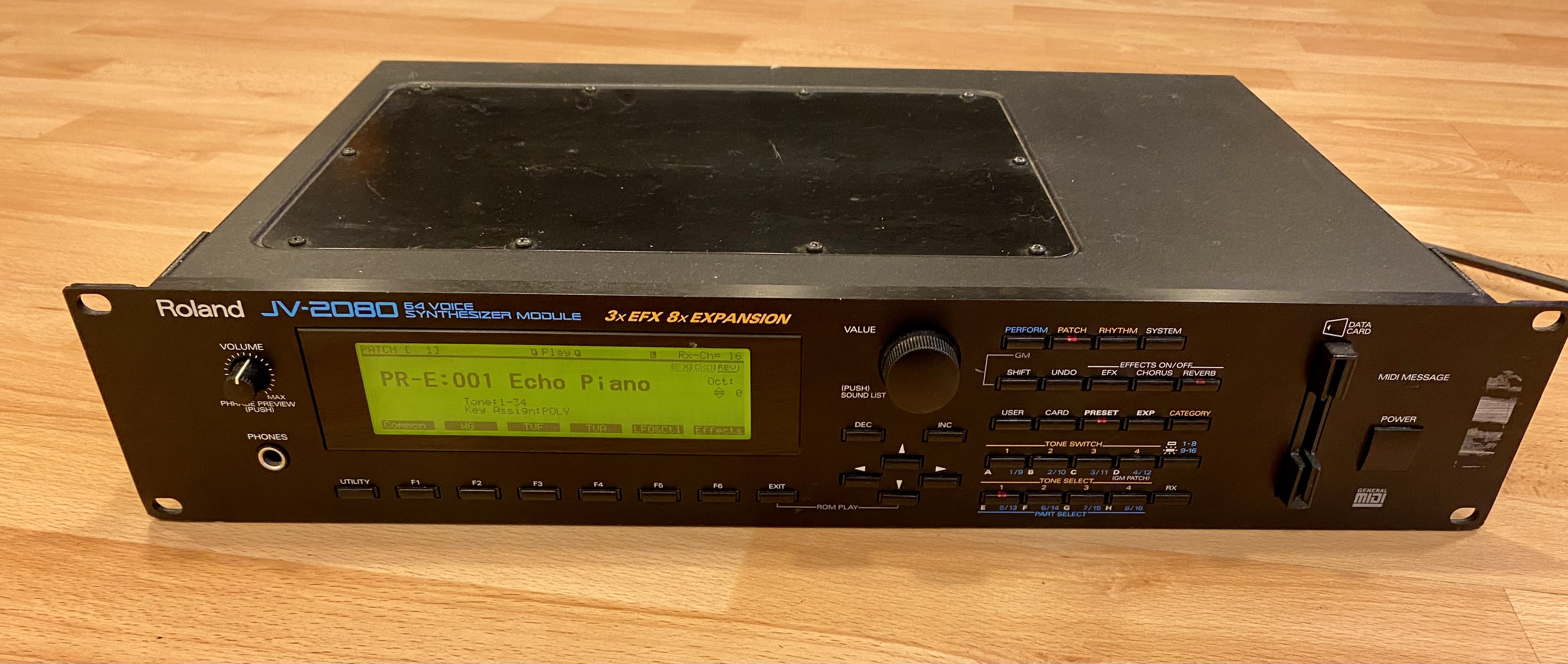 Vends Roland JV-2080.