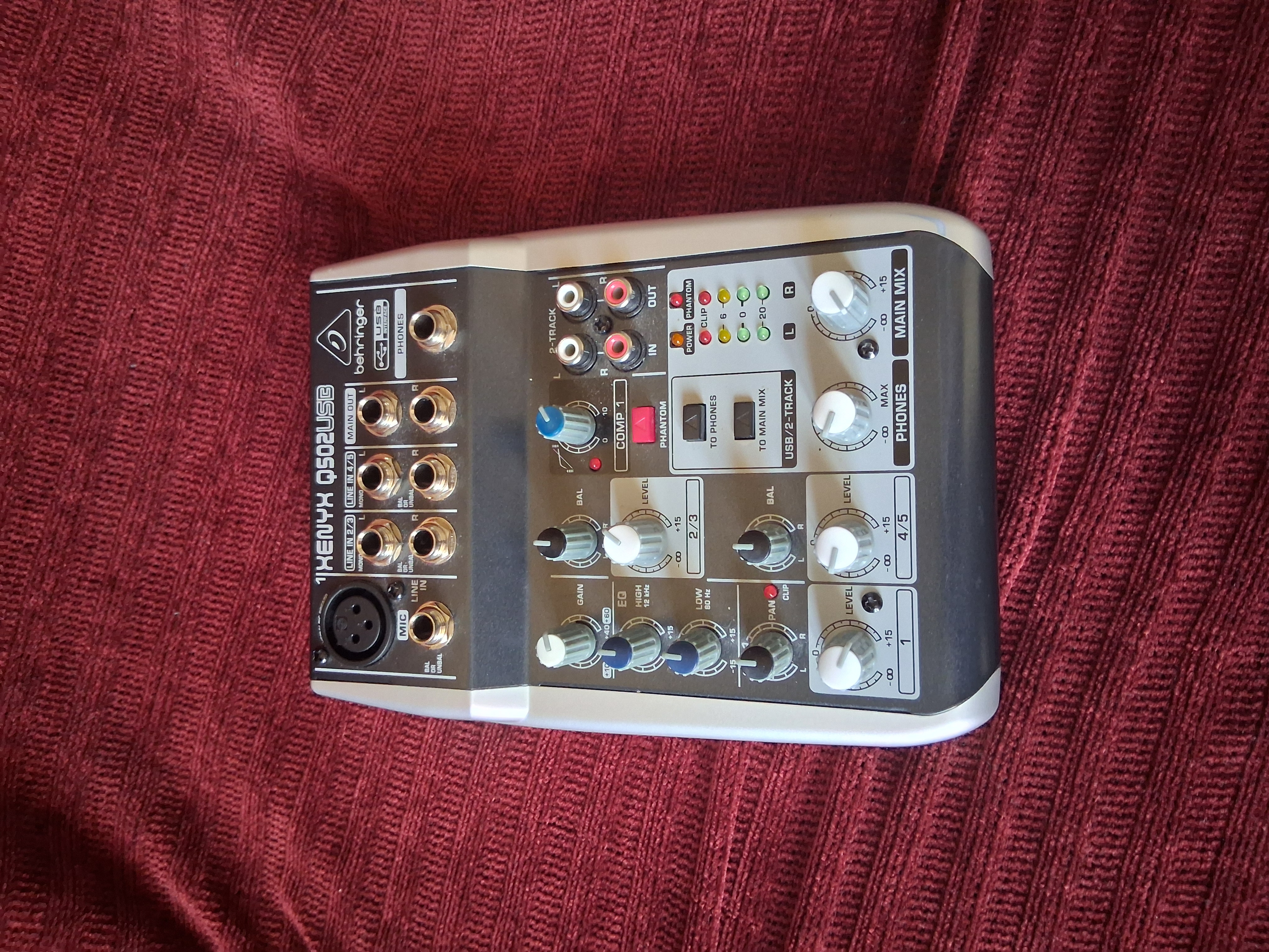 Mixeur behringer Q502USB