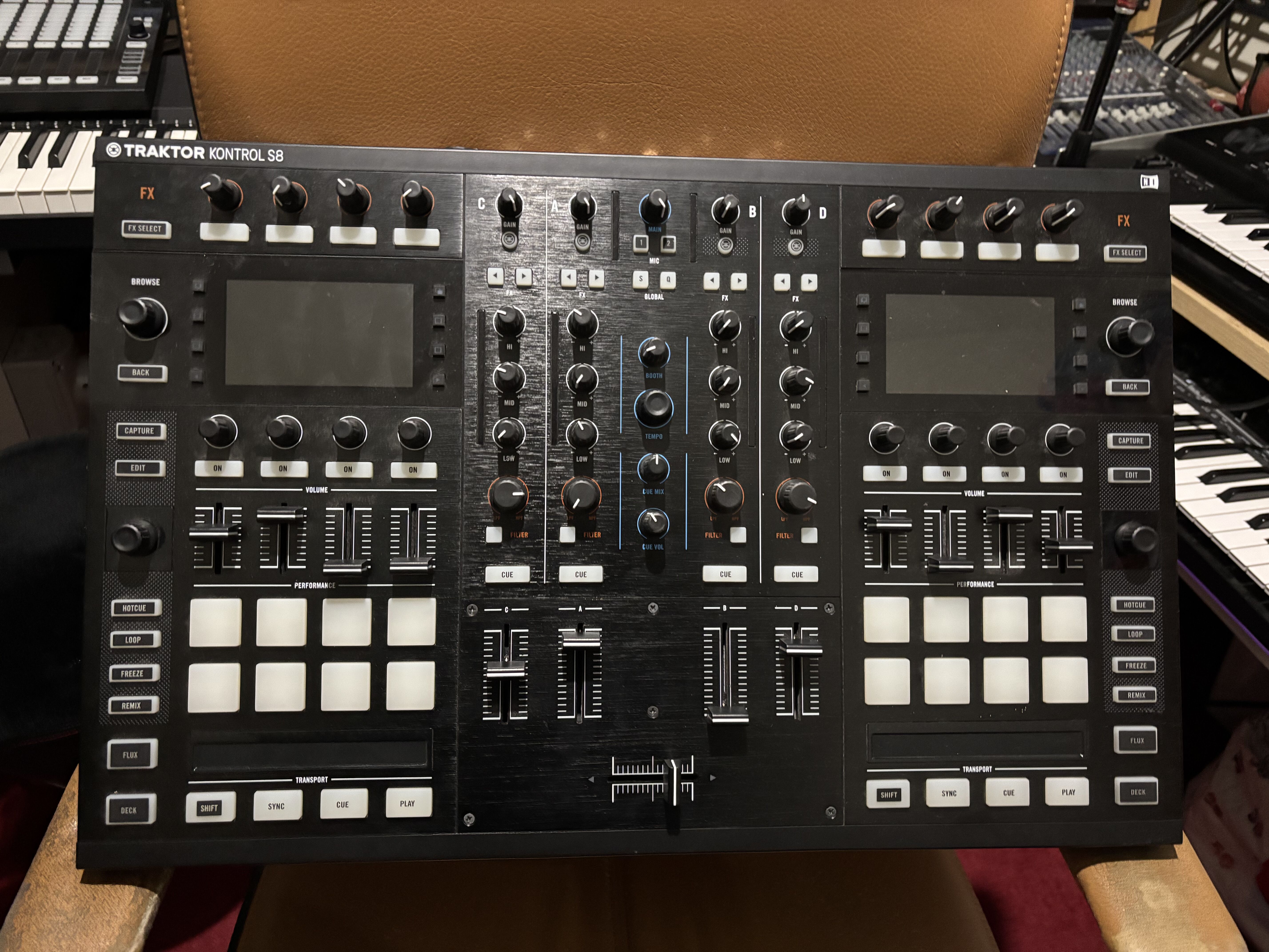 VENDS Traktor Kontrol S8
