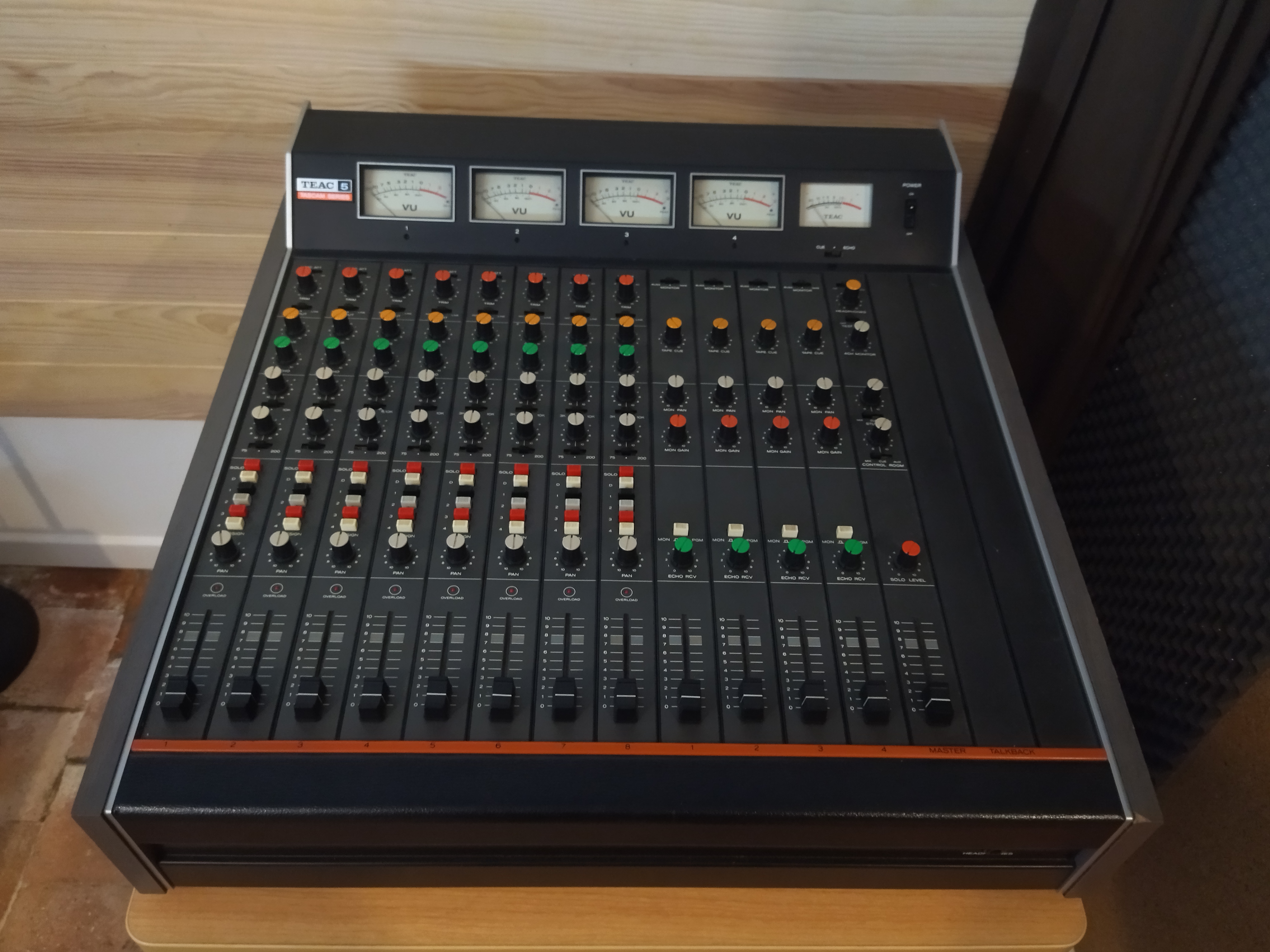 Vends Table de mixage TEAC 5B