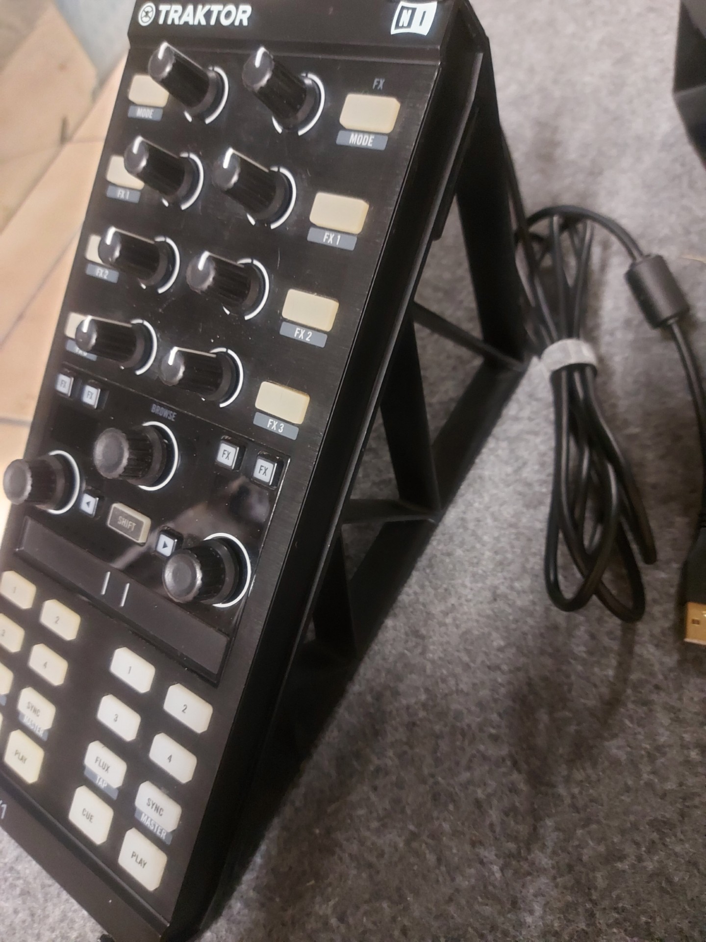 Traktor Kontrol mk2 + stand decksaver