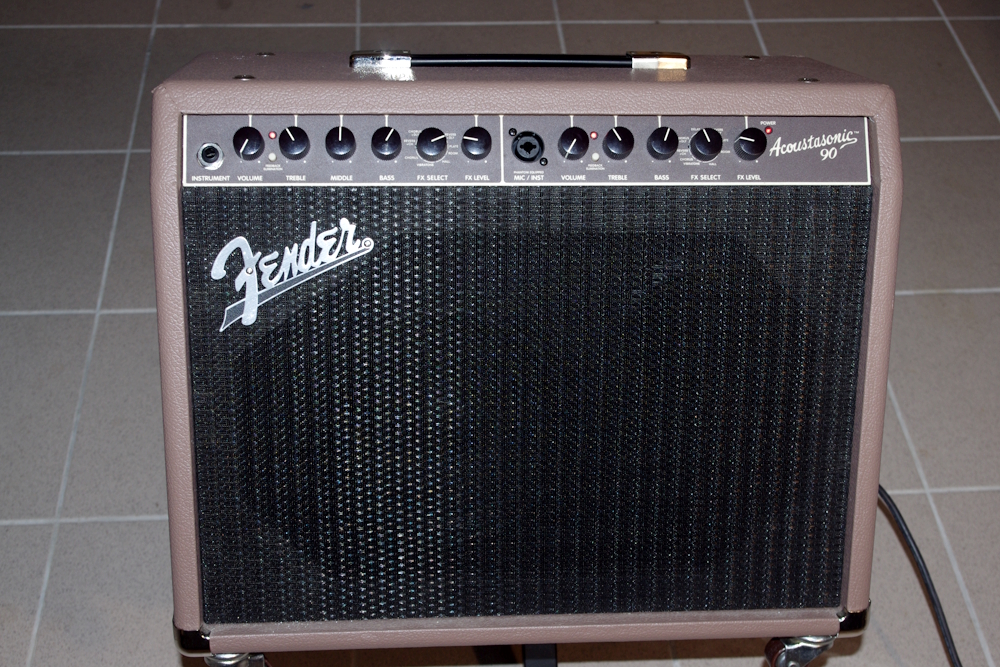 Vends ampli FENDER ACOUSTASONIC 90 pour guitare électro/Acoustique