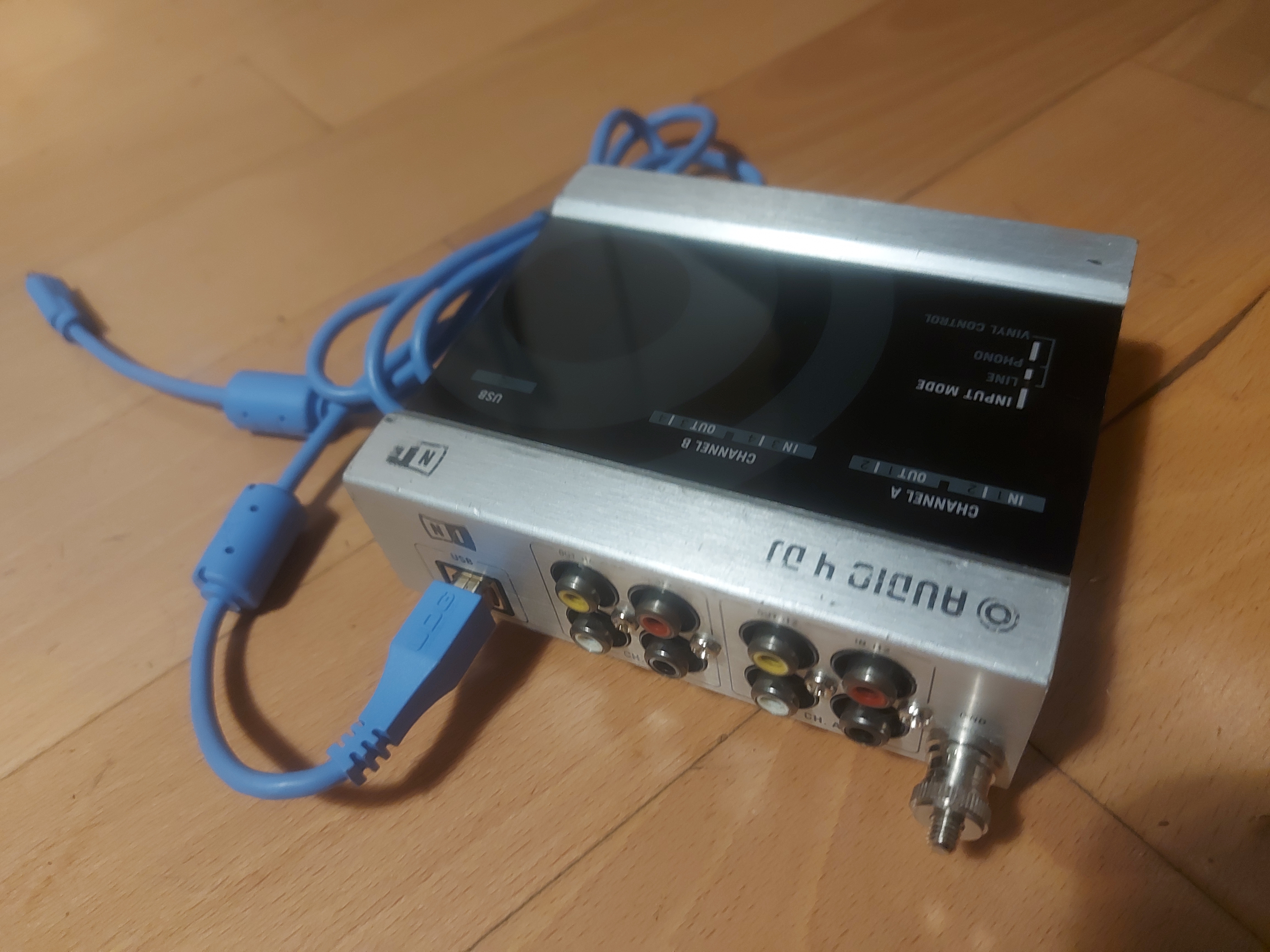 carte son audio 4 + cable usb UDG