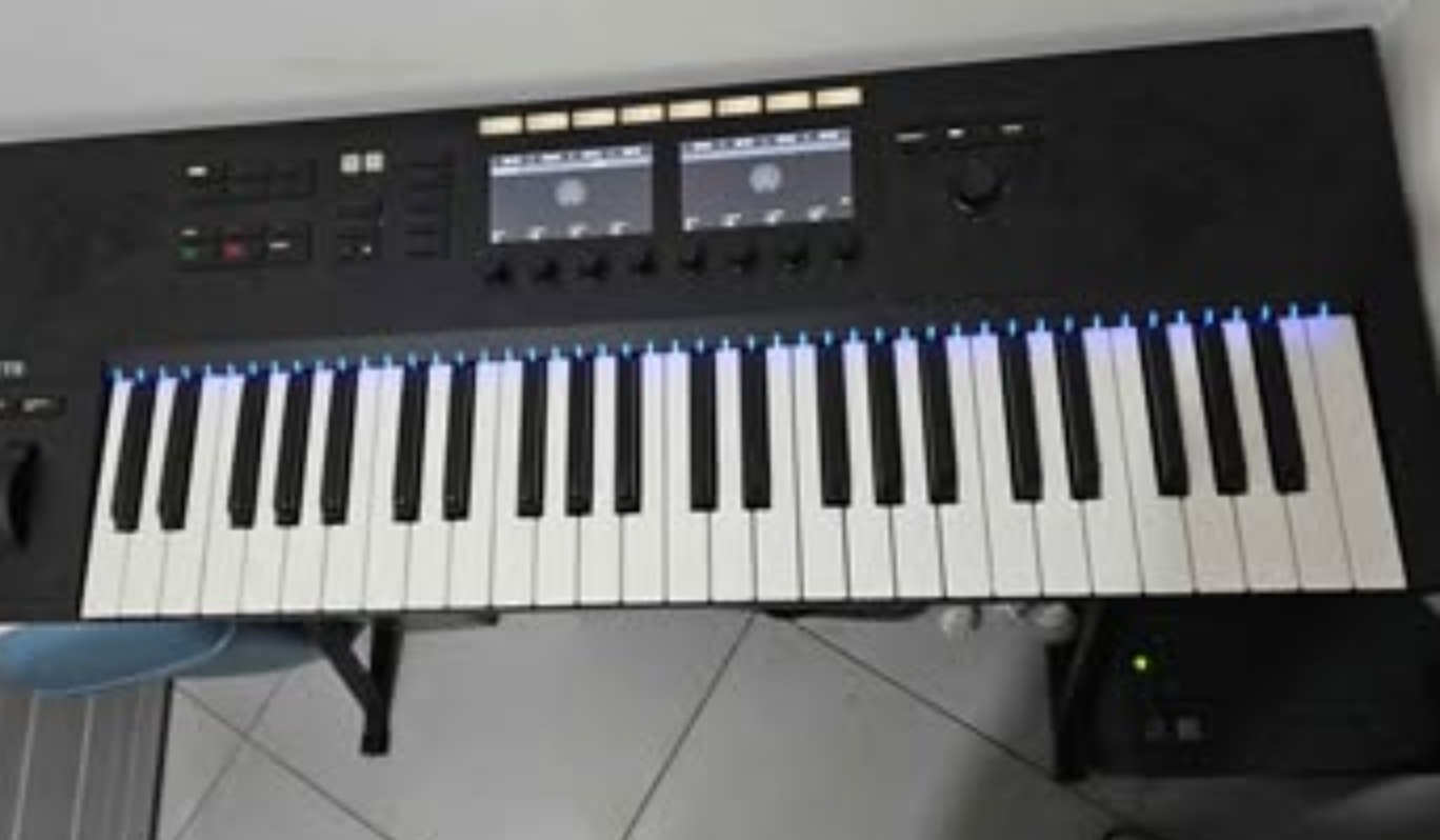 Vends Komplete Kontrol s61 MK2