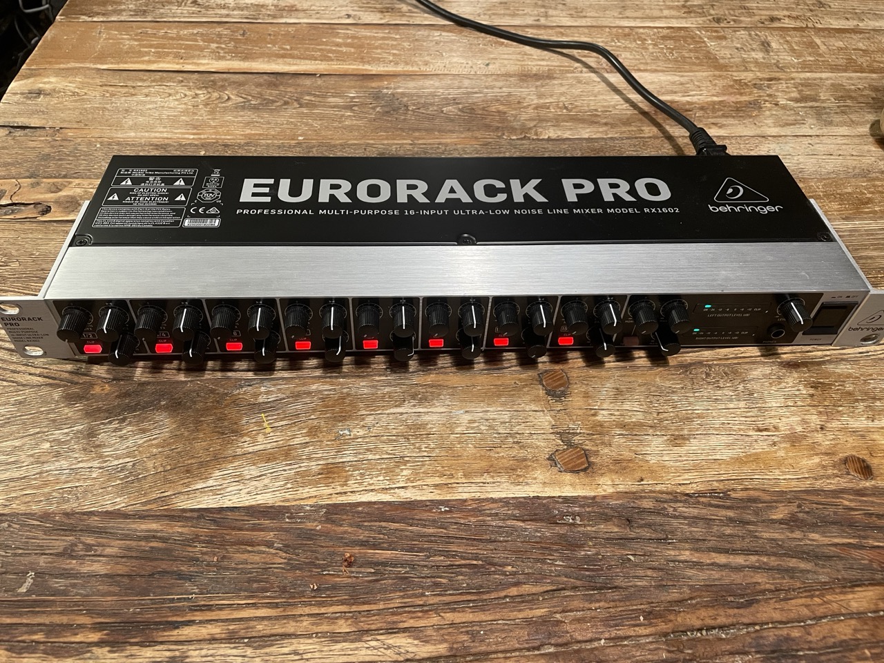 Vends Table de Mixage en rack Behringer RX1602 V2