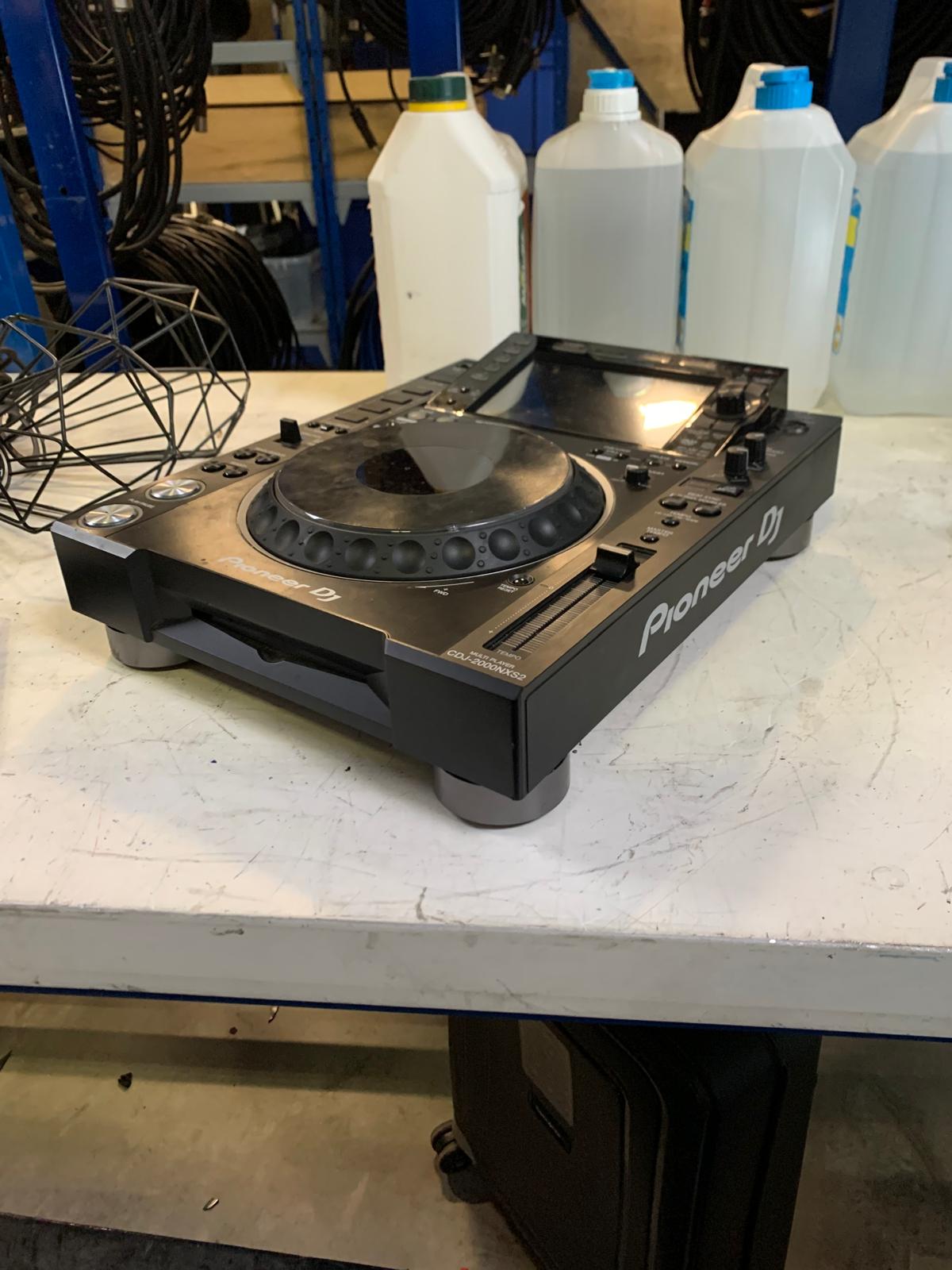 Régie DJ Pioneer Nexus 2 – 2× CDJ-2000 Nexus 2 + DJM-900 Nexus 2 + flight-cases