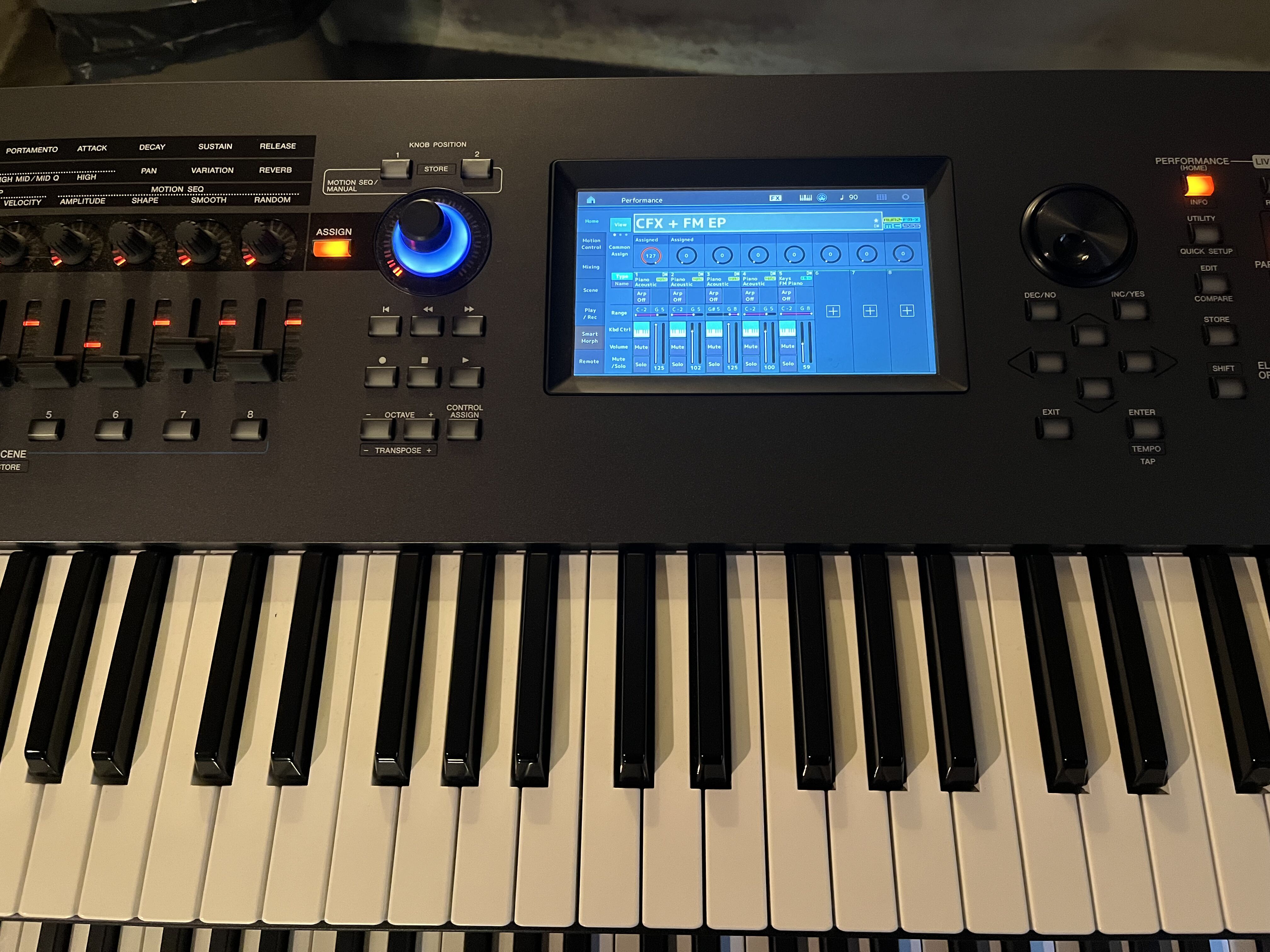 Vends Yamaha Montage 6 avec 4 banques de sons. AnalogXperience,Nostalgia,PhatAnalog,PhatAnalog3.