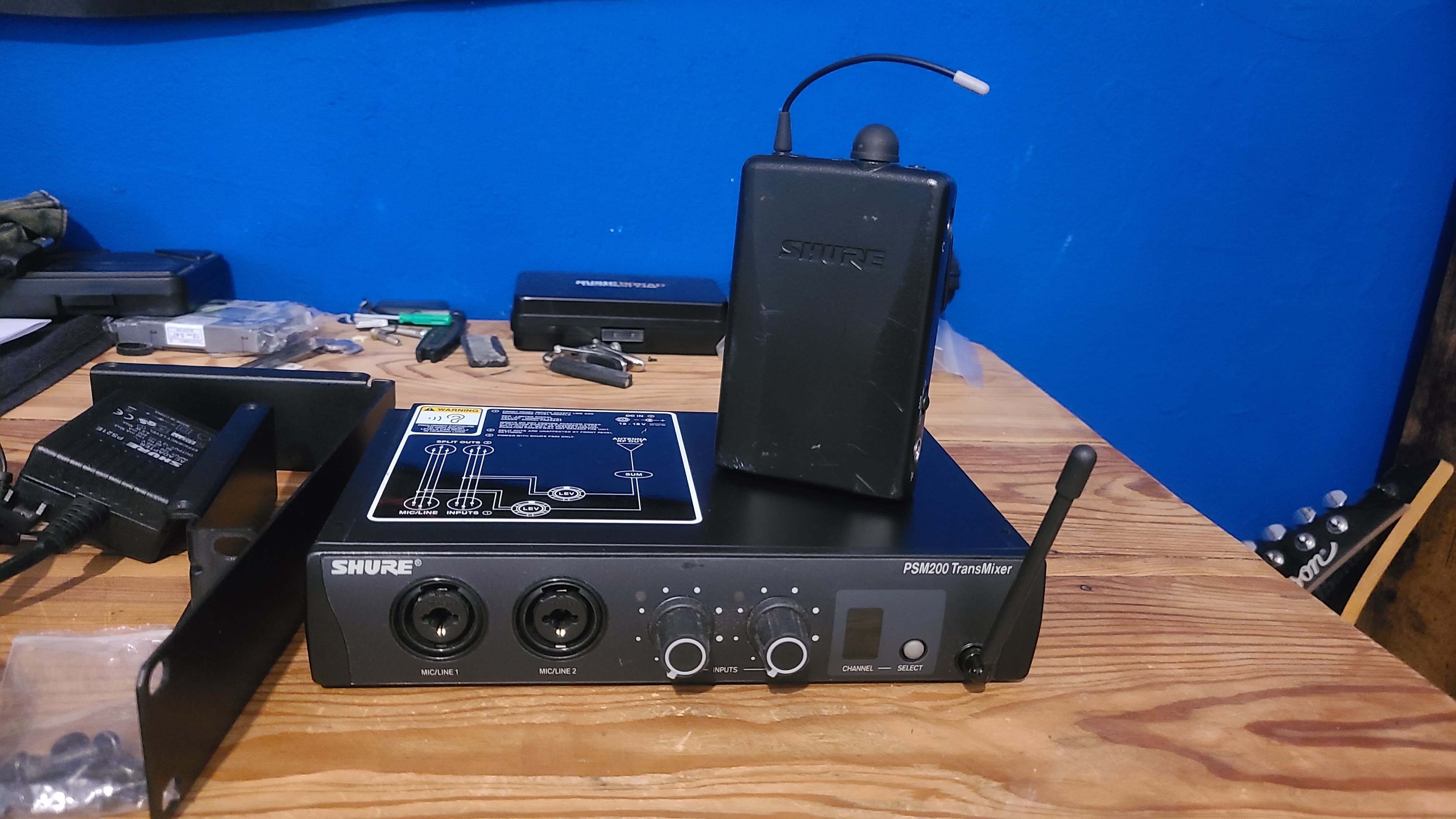Shure PSM200 in-ears monitor HF (+ rack)