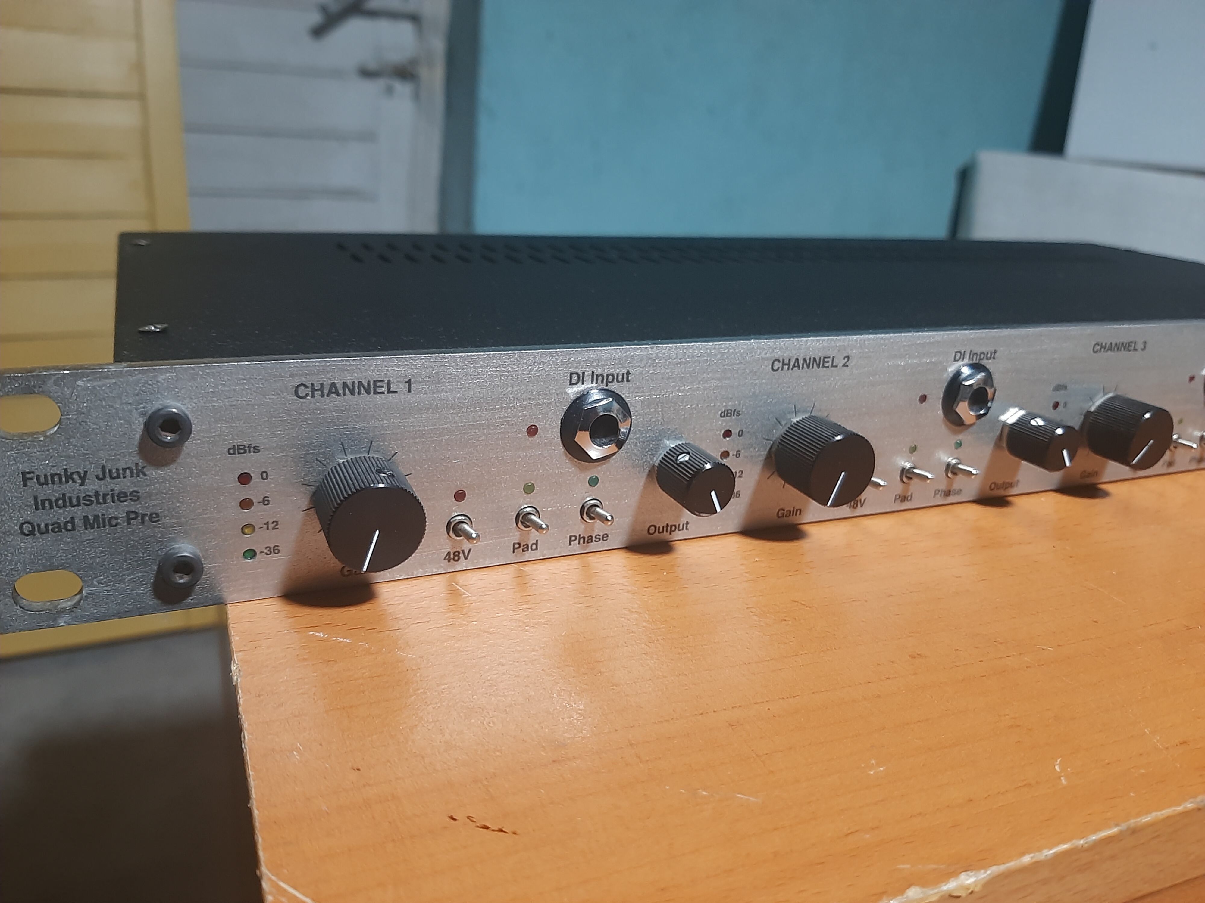 Preampli type API 4 canaux by funkyjunk