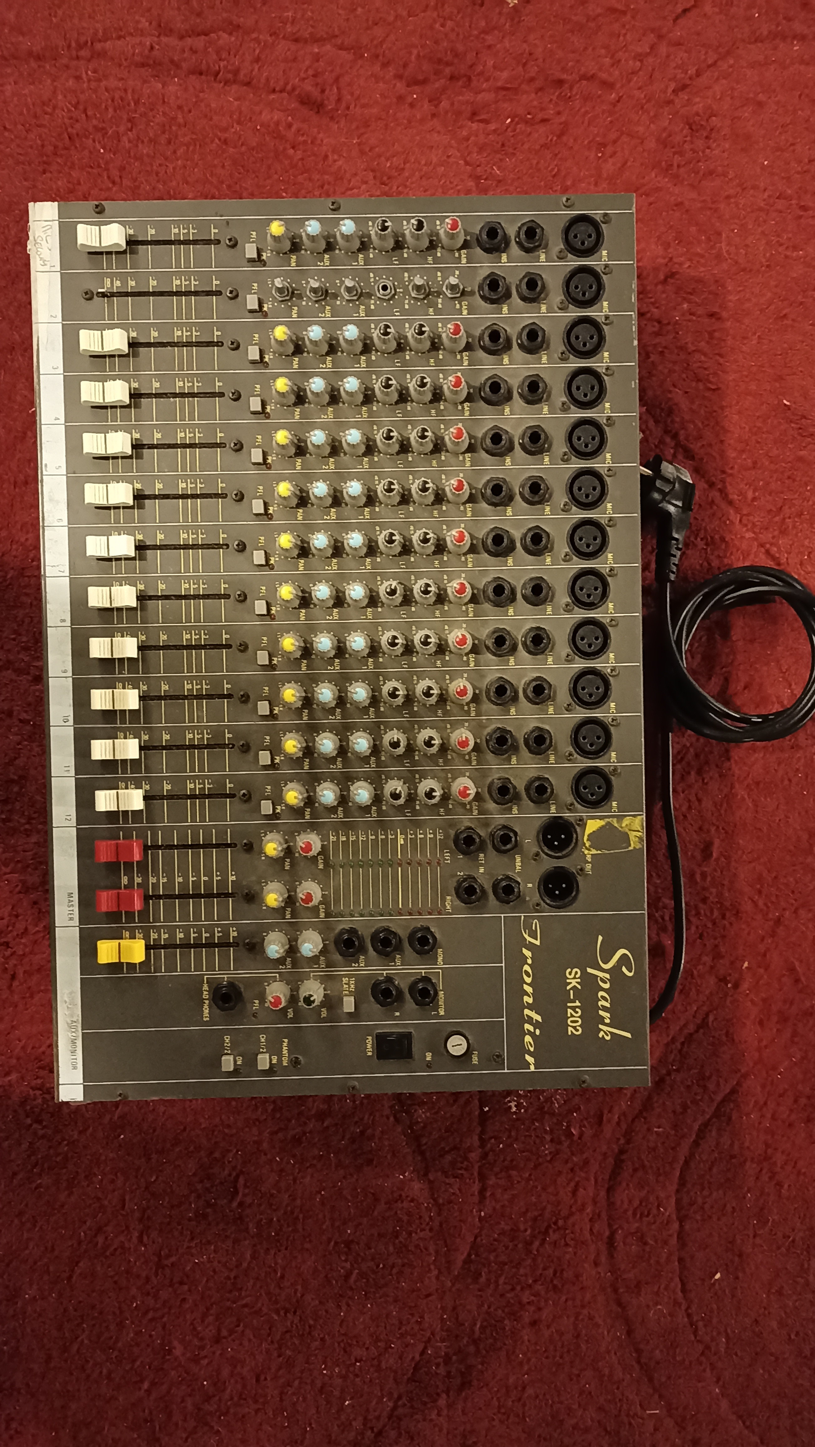 A réparer - Console analogique Spark SK-1202 (Soundcraft)