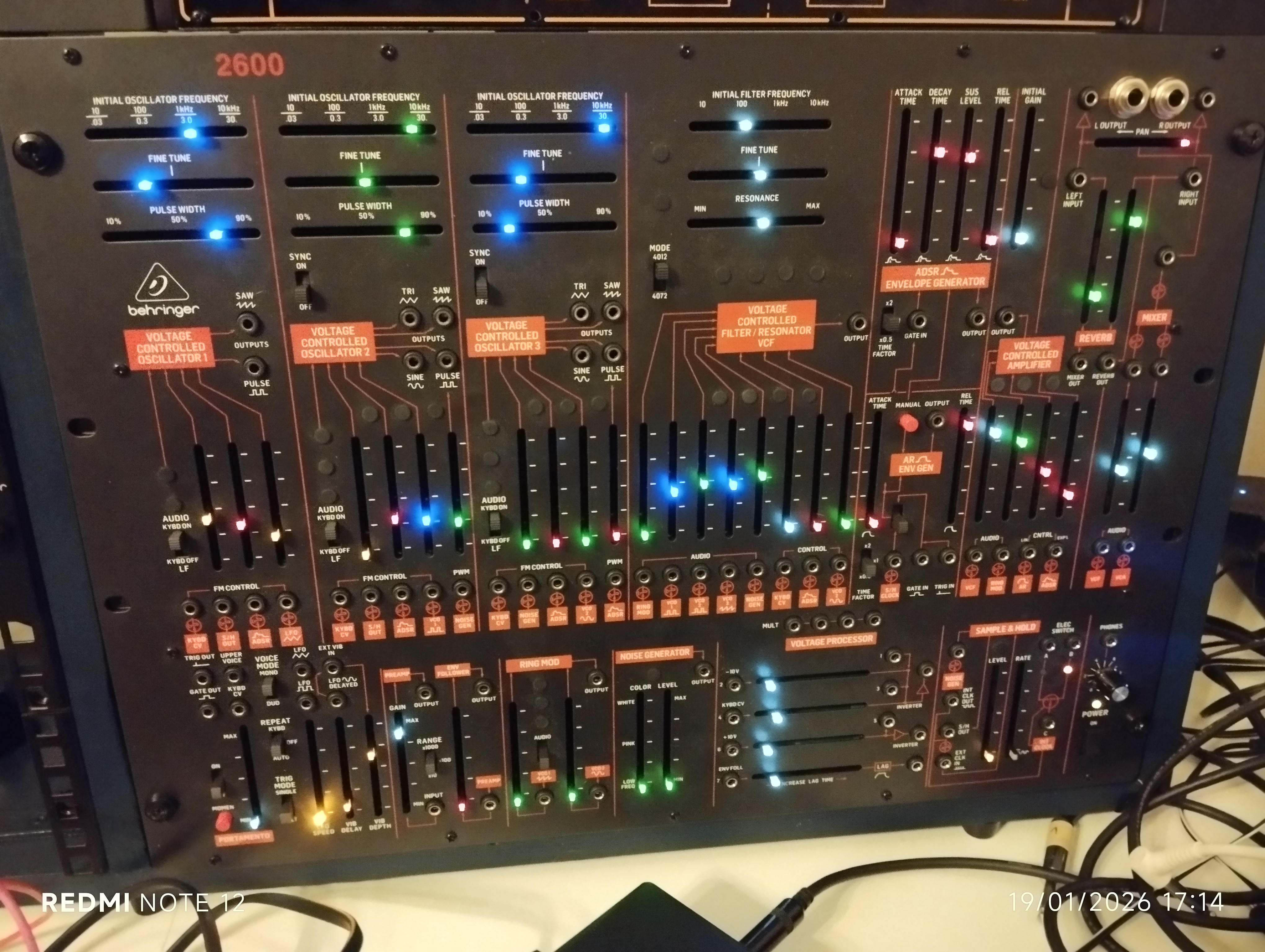 Vends Behringer 2600 comme neuf