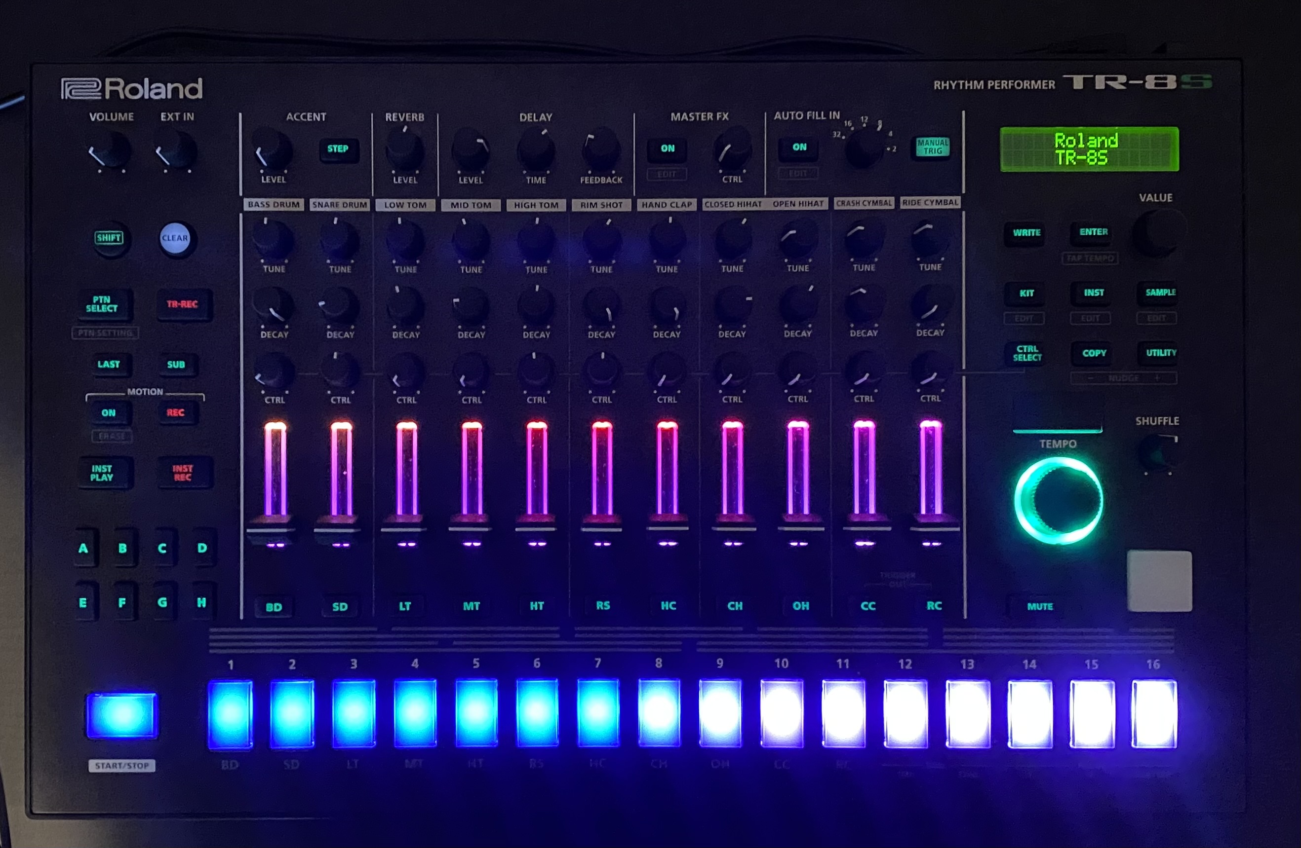 Vend TR-8S encore sous garantie