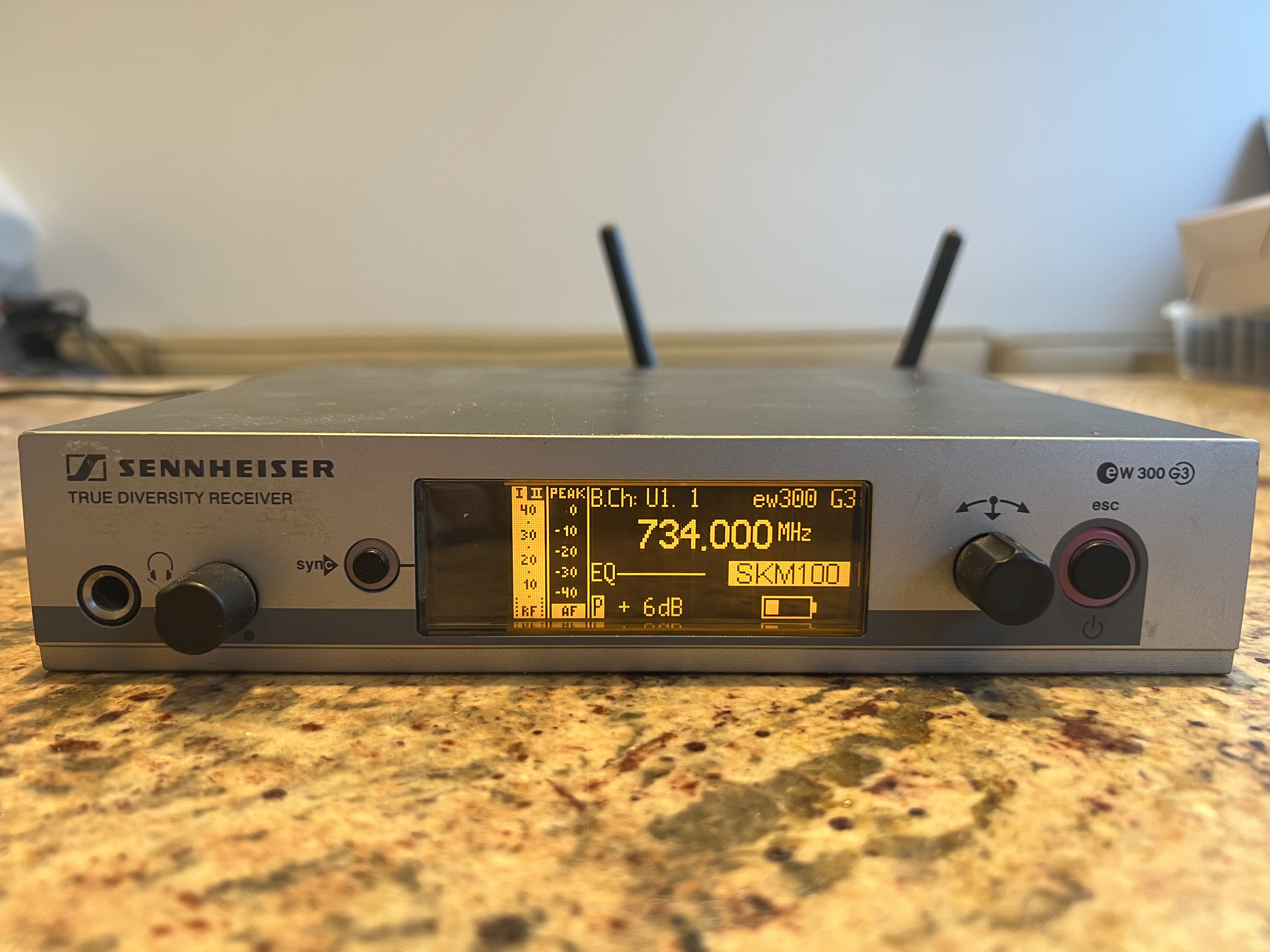 1 ENSEMBLE HF SENNHEISER Micro SKM 100 Récepteur G3 EM 300.