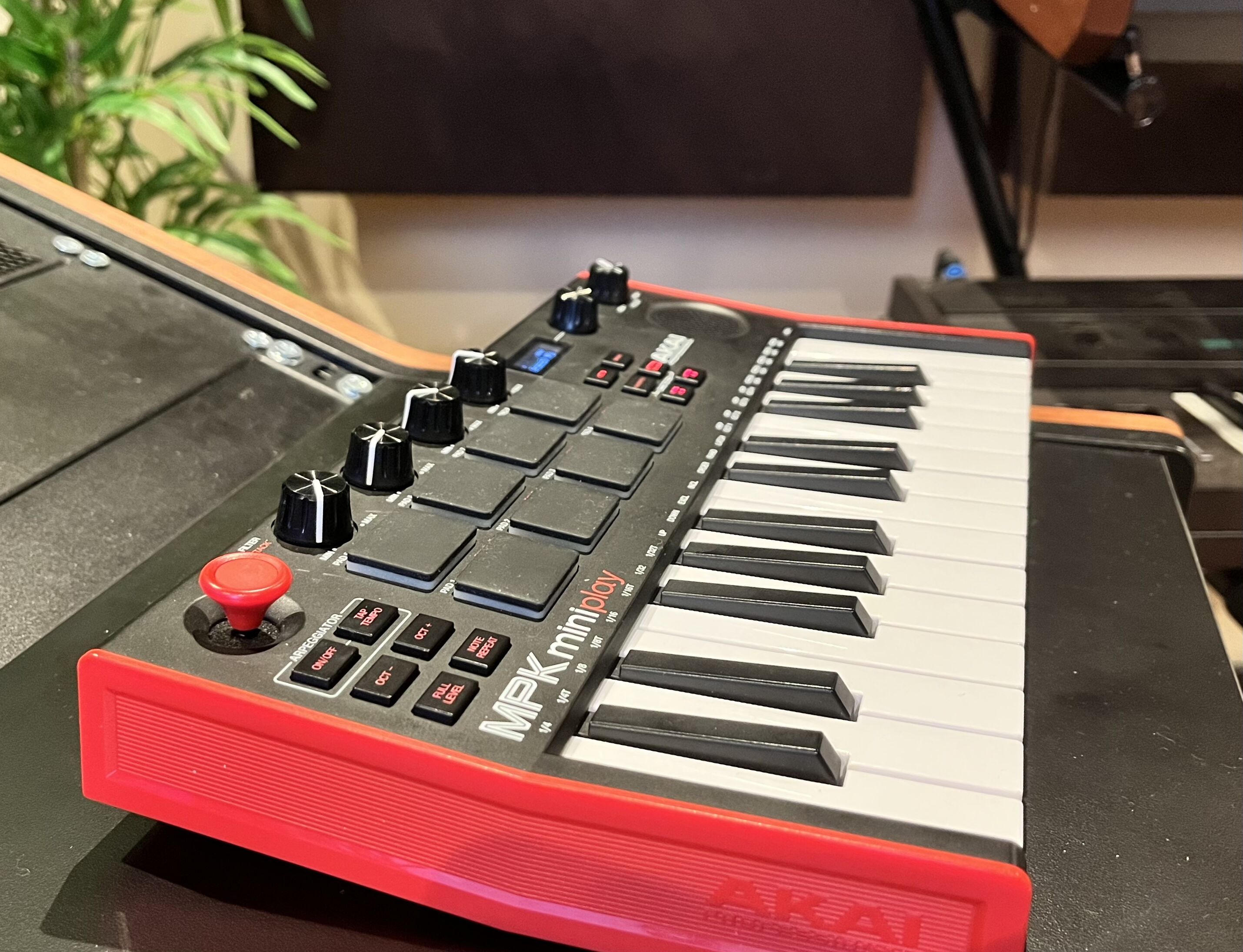 Akai Professional MPK Mini Play MK3 – Clavier MIDI autonome avec haut-parleur – 25 touches et 8 pads MPC