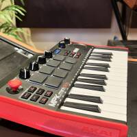 Akai Professional MPK Mini Play MK3 – Clavier MIDI autonome avec haut-parleur – 25 touches et 8 pads MPC