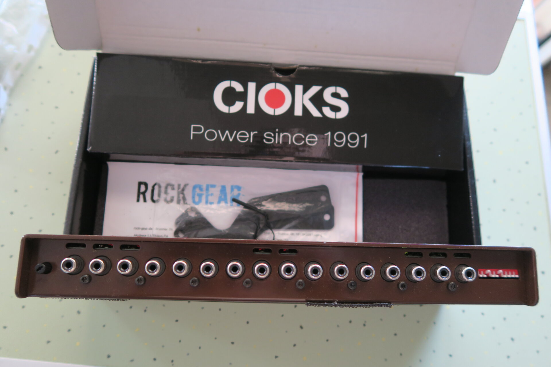 Cioks Ciokolate 20th Anniversary - Alimentation Pro 16 Sorties Isolées DC/AC - Made in Denmark 