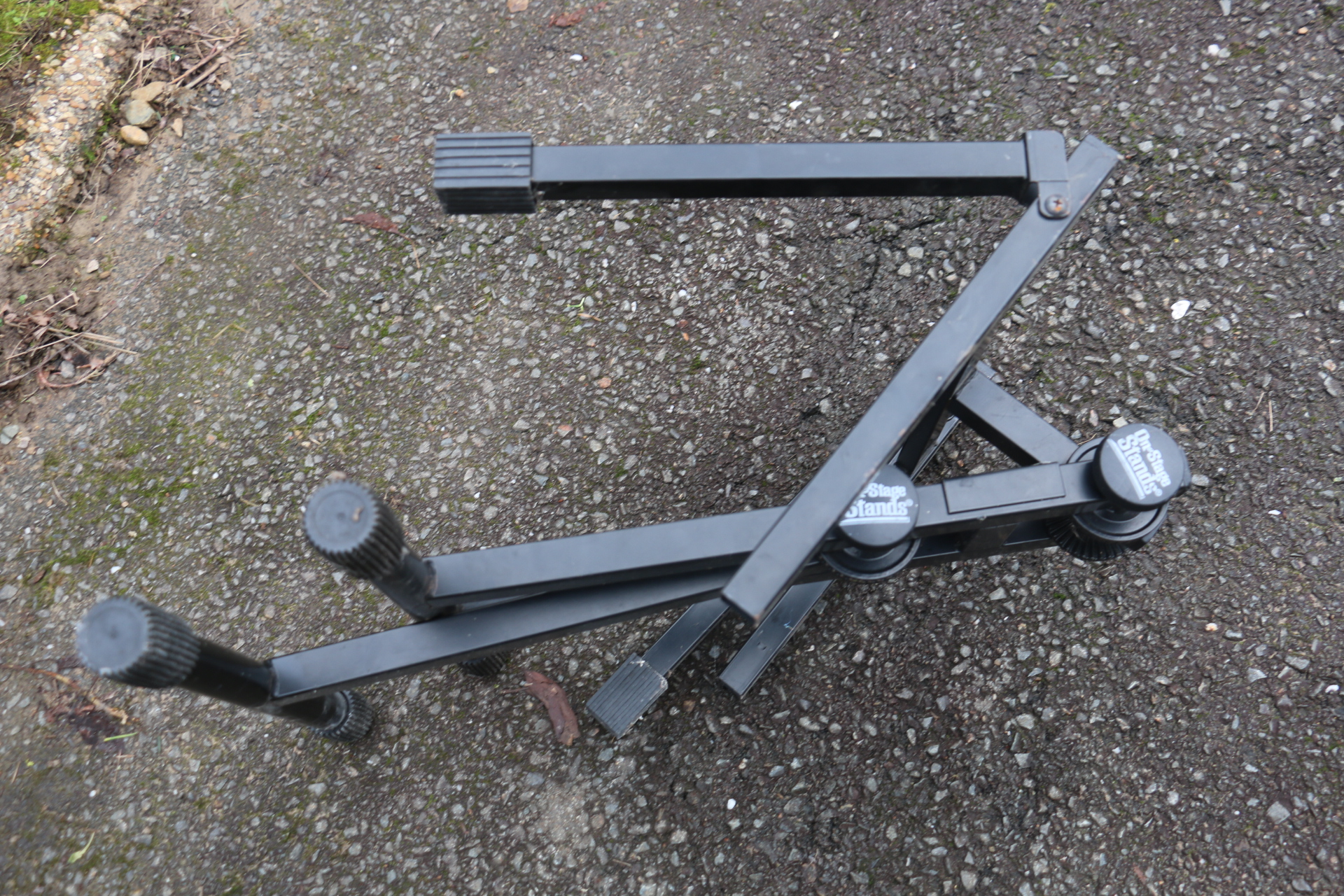 Vends stand ampli guitare ou basse On-Stage Pro Tiltback AMP Stand RS7705, Amplifier Stands