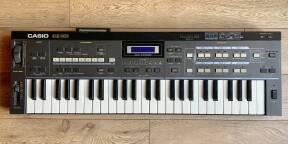 CASIO CZ-101 avec LCD rétro-éclairé + 2 cartes mémoire