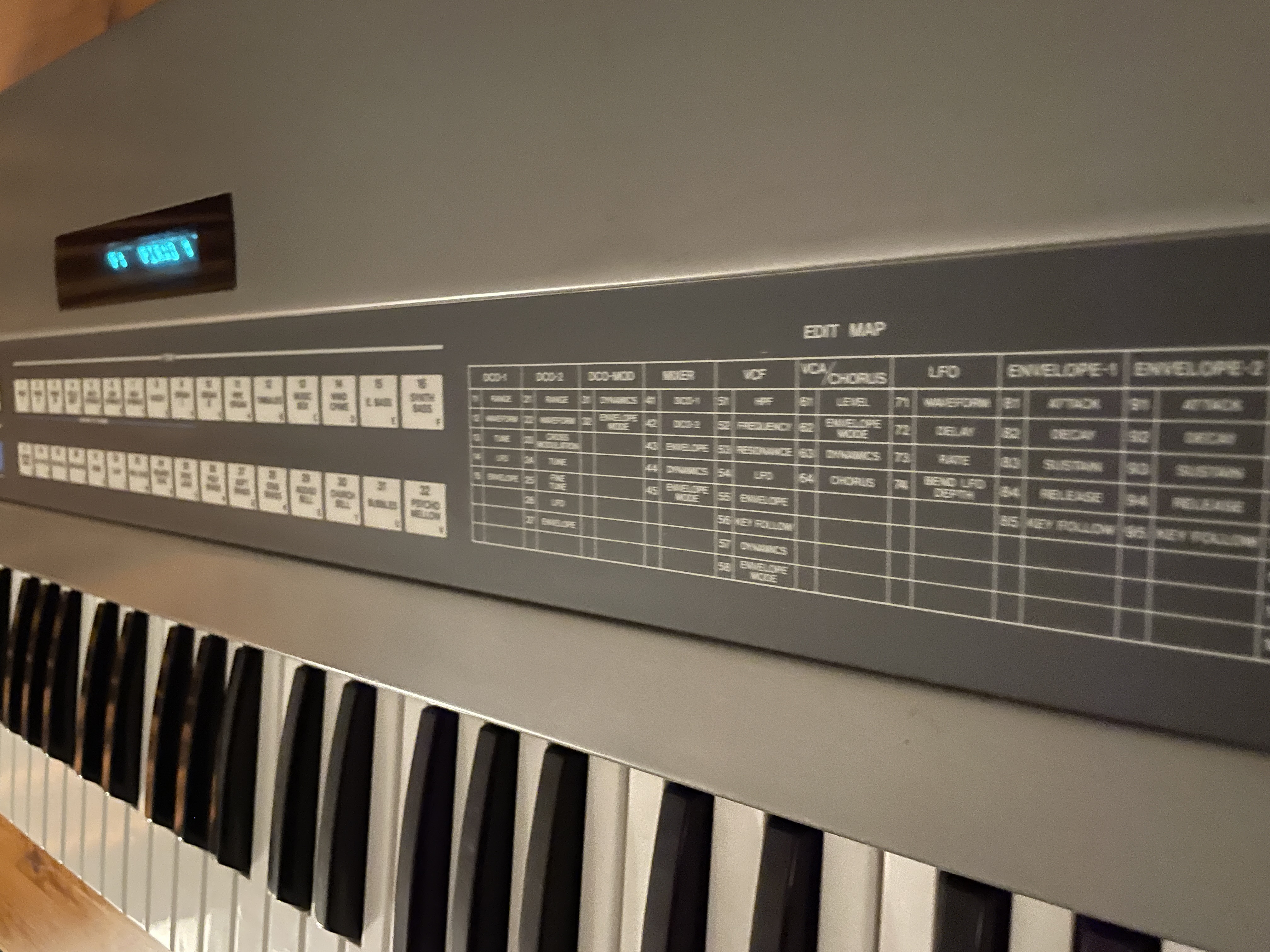 Roland JX-8P 4