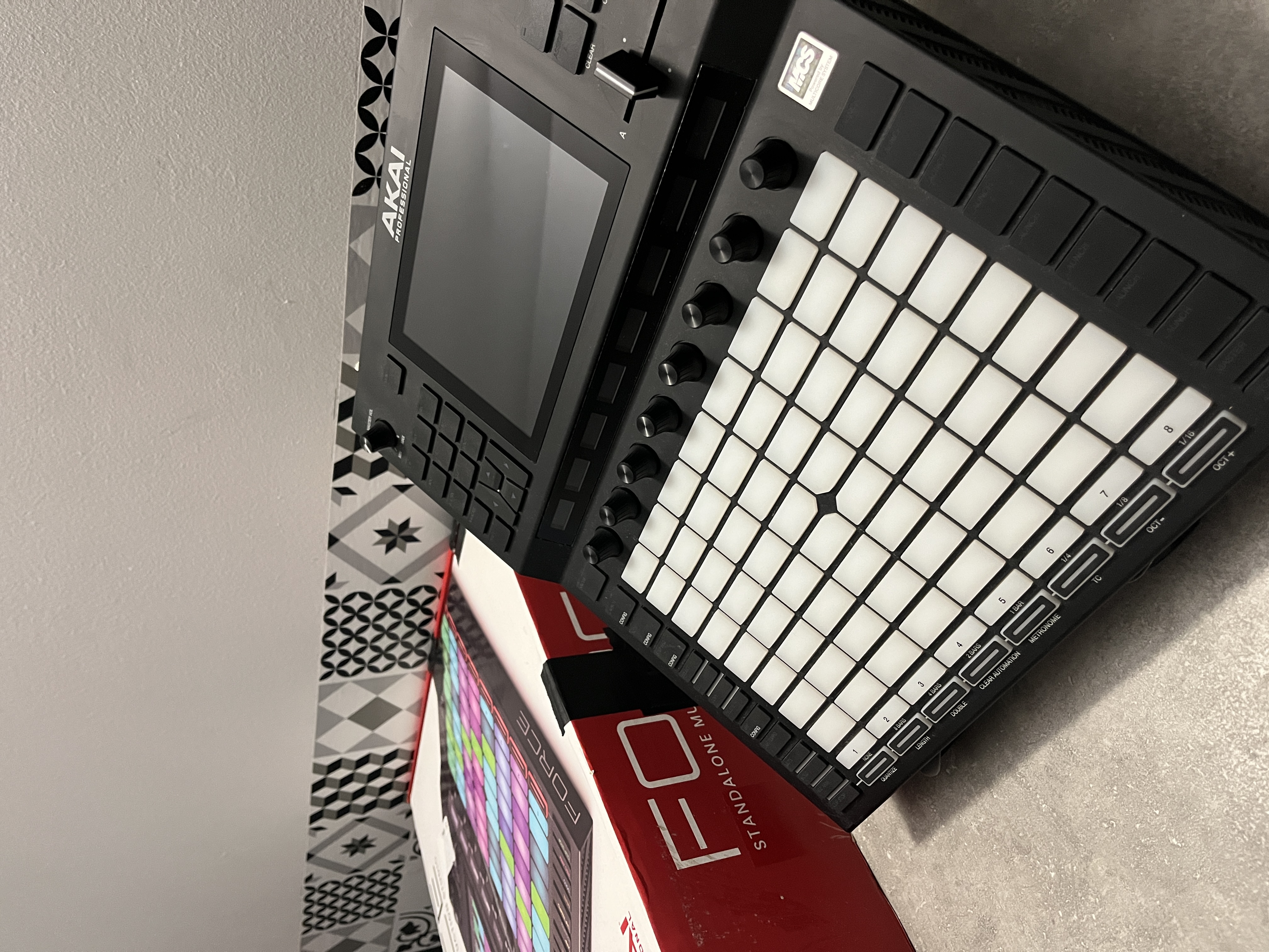 Akai Force + disque dur 1T et carte sd 64Go