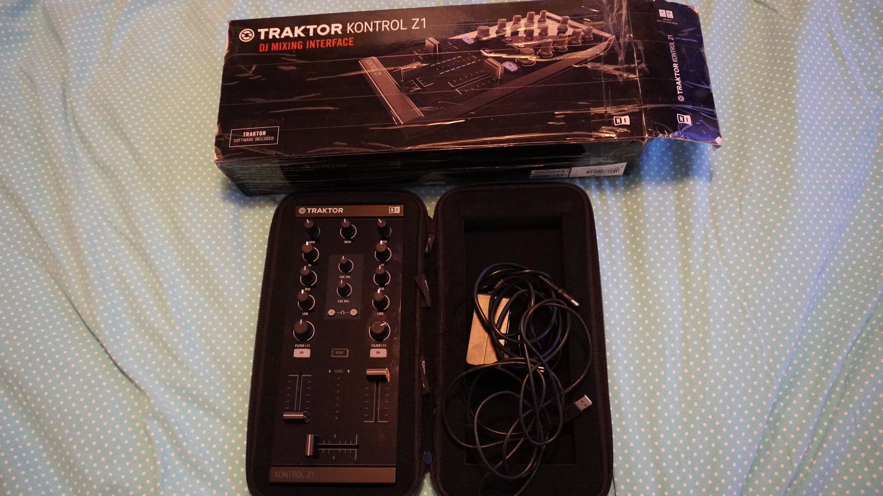 Contrôleur DJ USB Traktor Kontrol Z1 