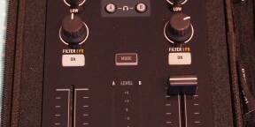 Contrôleur DJ Traktor Kontrol Z1 + licence Traktor Pro + housse de transport