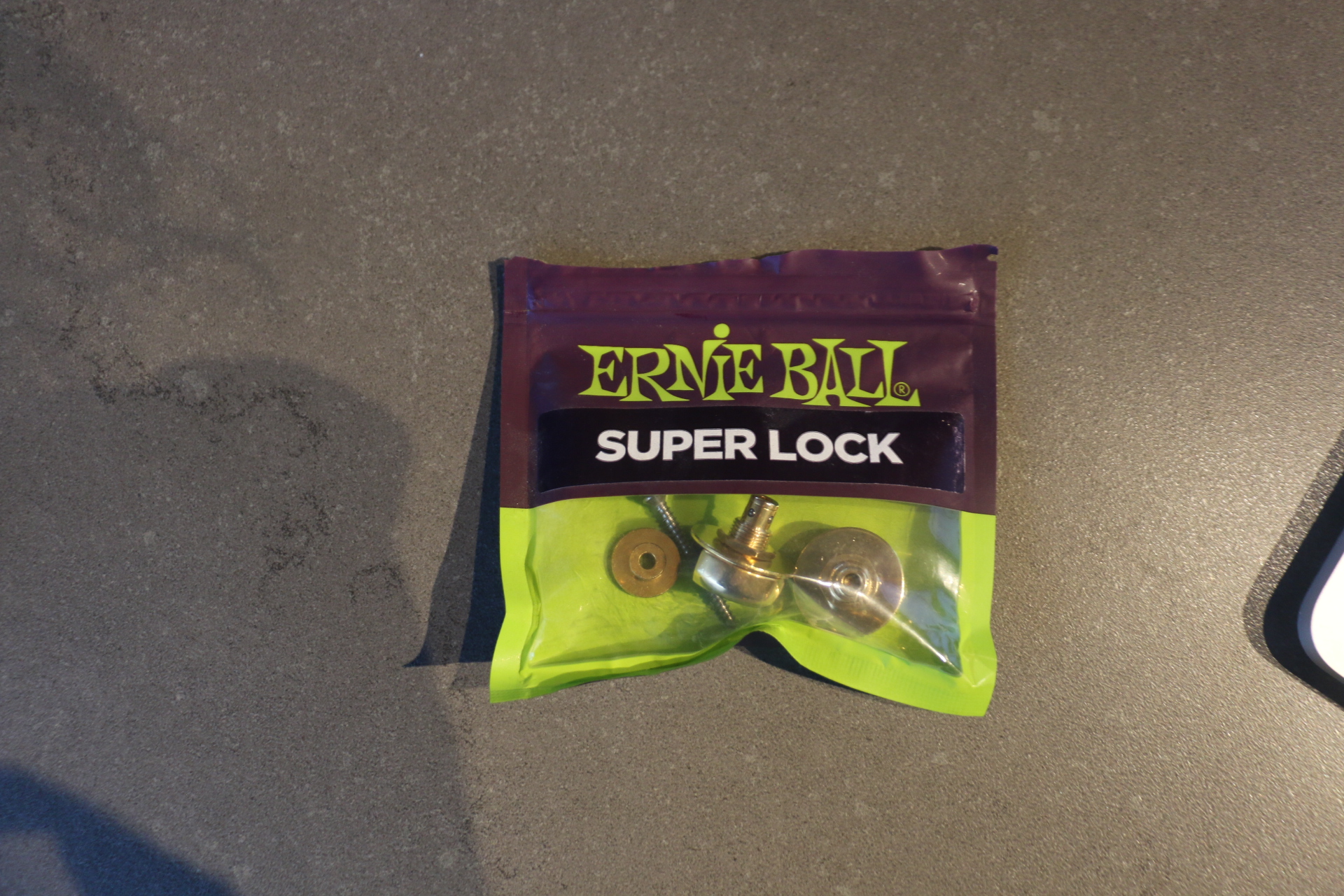 Vends Super Locks d'Enie ball doré neufs dans leur emballage. (jamais installé)