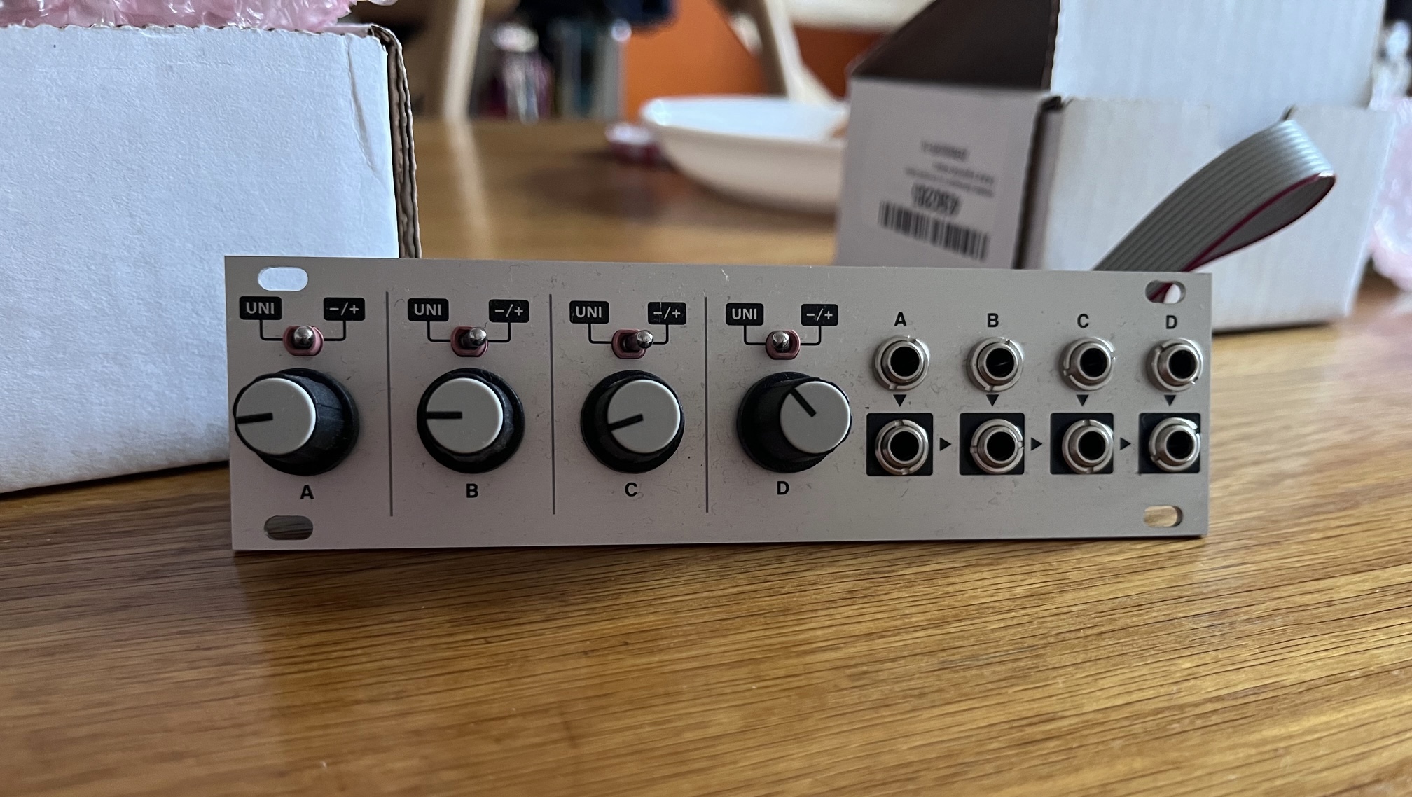 Quadruple atténuateur actif bipol neuf 1U