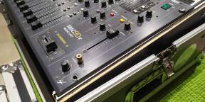 Super table de mixage avec flight incliné