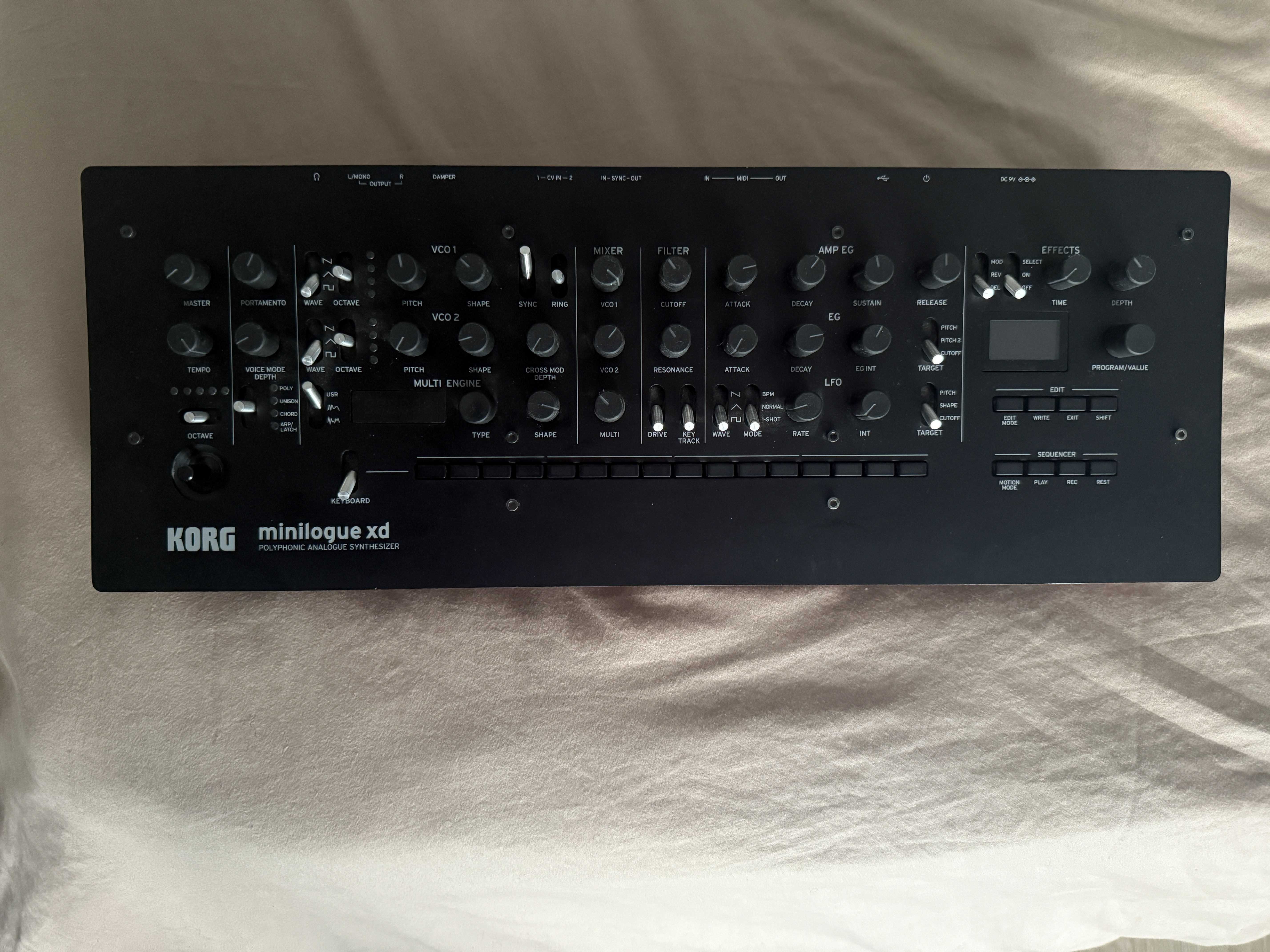 VENDS KORG MINILOGUE XD TRÈS BON ÉTAT 