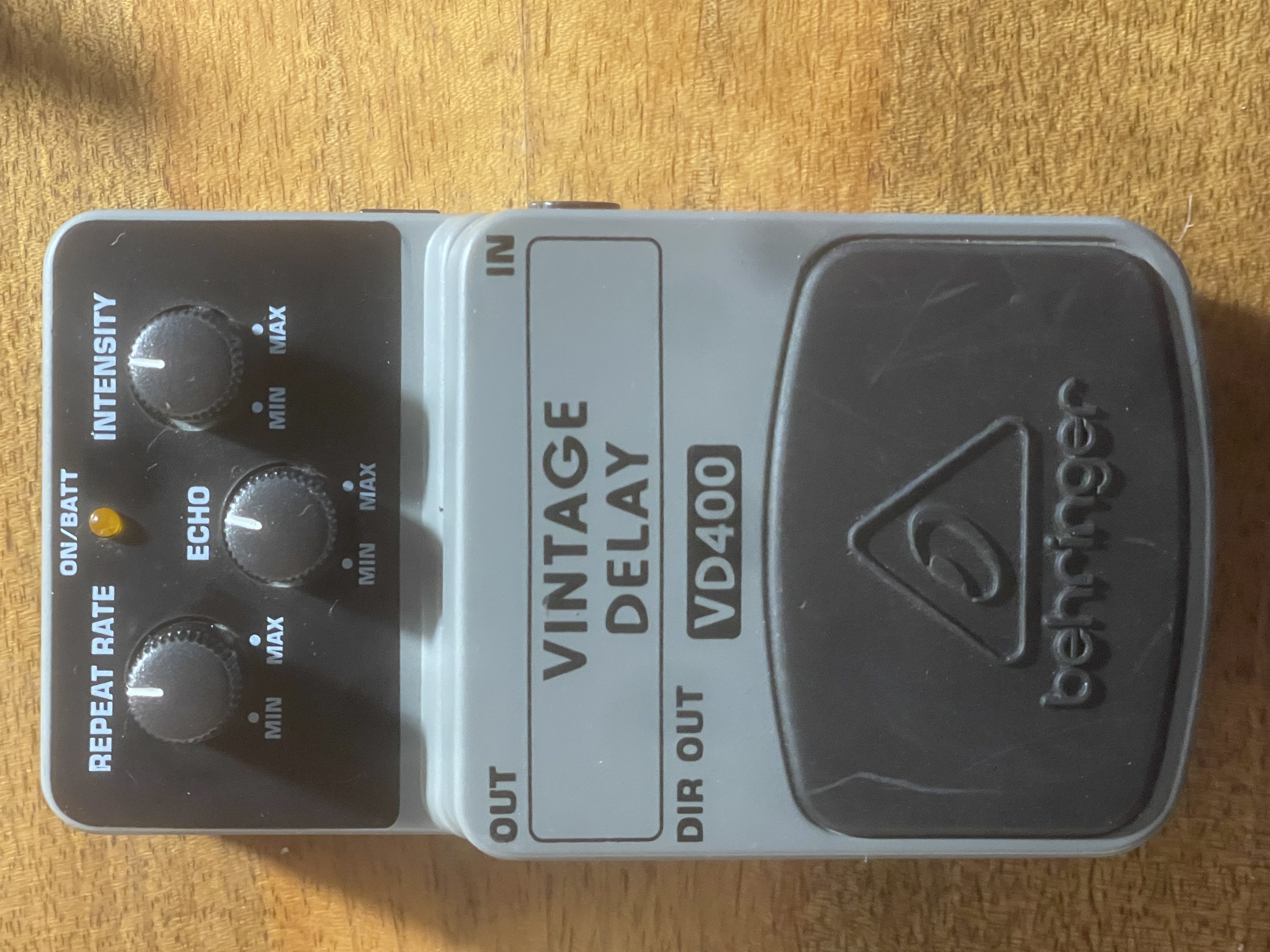  vends pédale Behringer Vintage Delay VD400