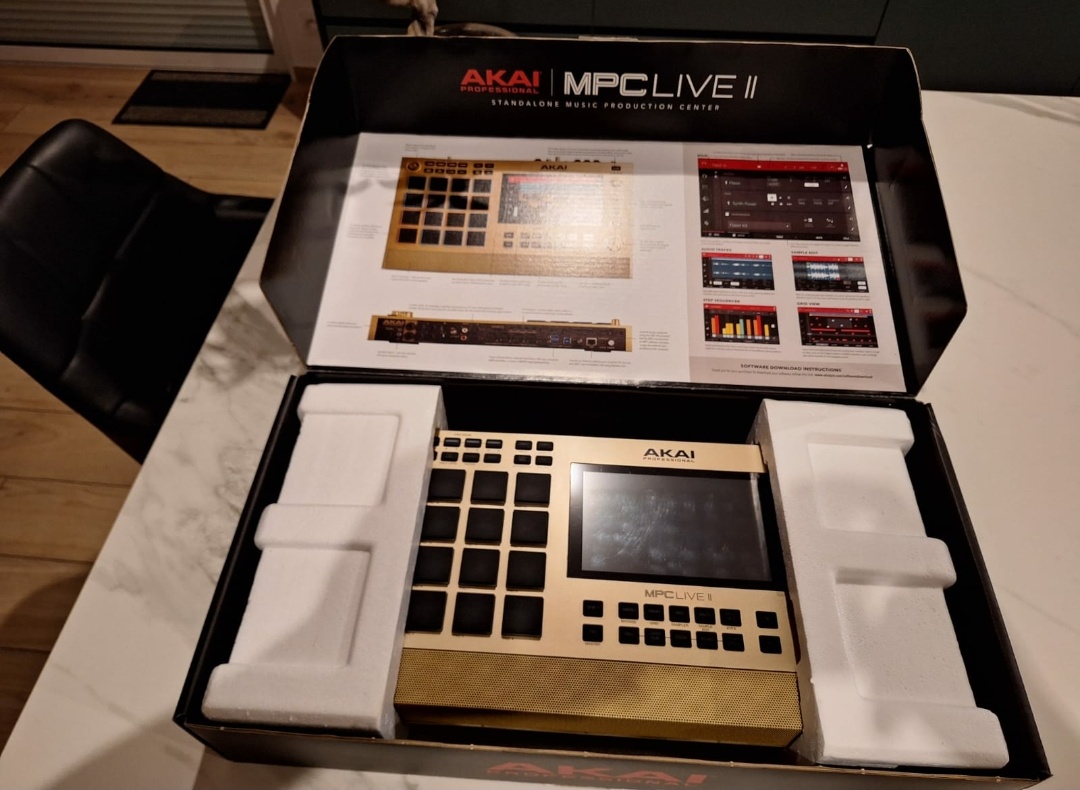Akai Professional MPC Live II (36145)