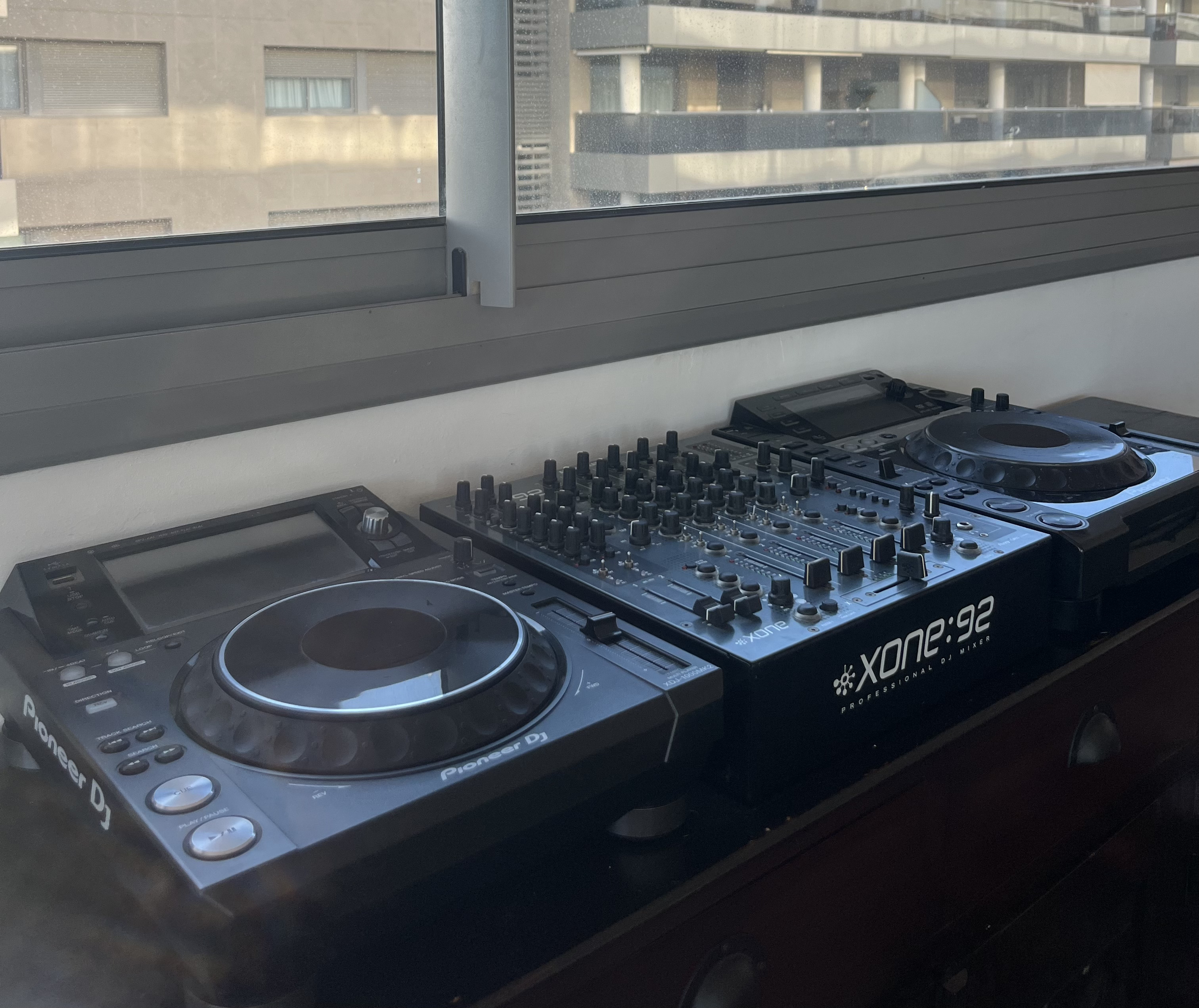 Pack DJ à vendre | Xone:92 + XDJ-1000MK2 + CDJ-2000 | Ibiza / Paris | Envoi possible