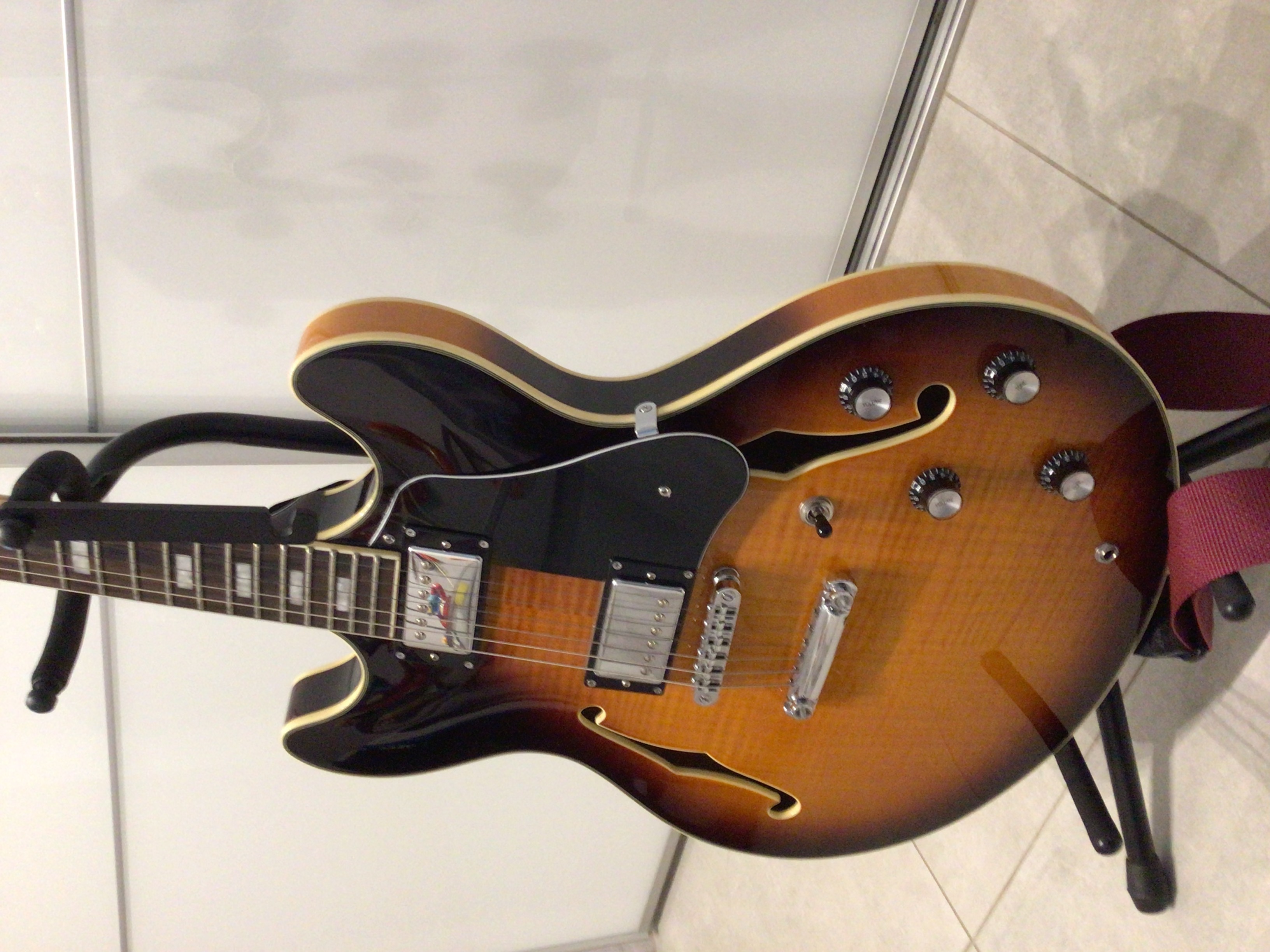 Vends Guitare Electrique SIRE H7 Larry Carlton 