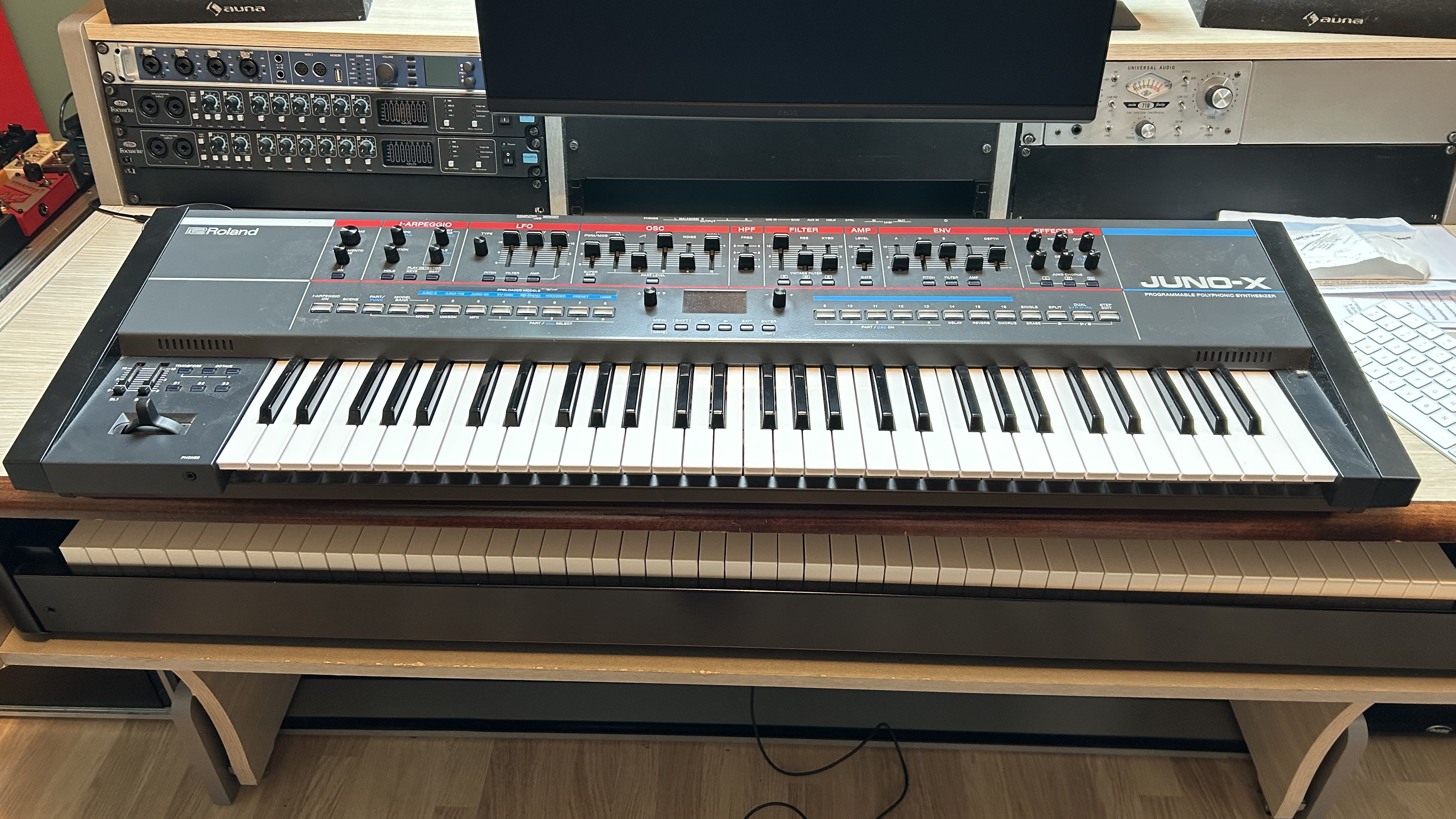 Roland Juno-X + Flight-Case