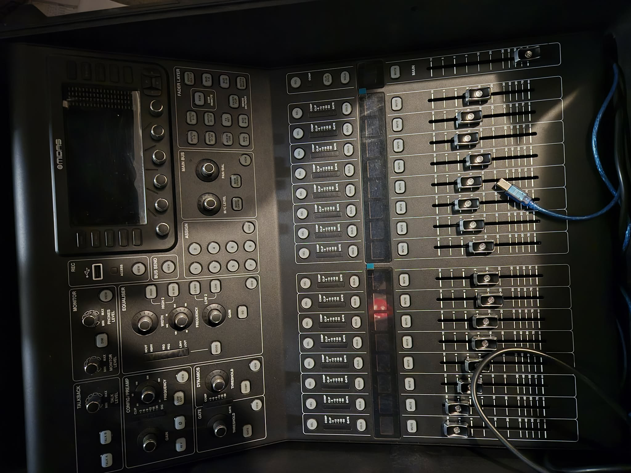 Vends table de mixage Midas M32R + Flight Gator G tour 