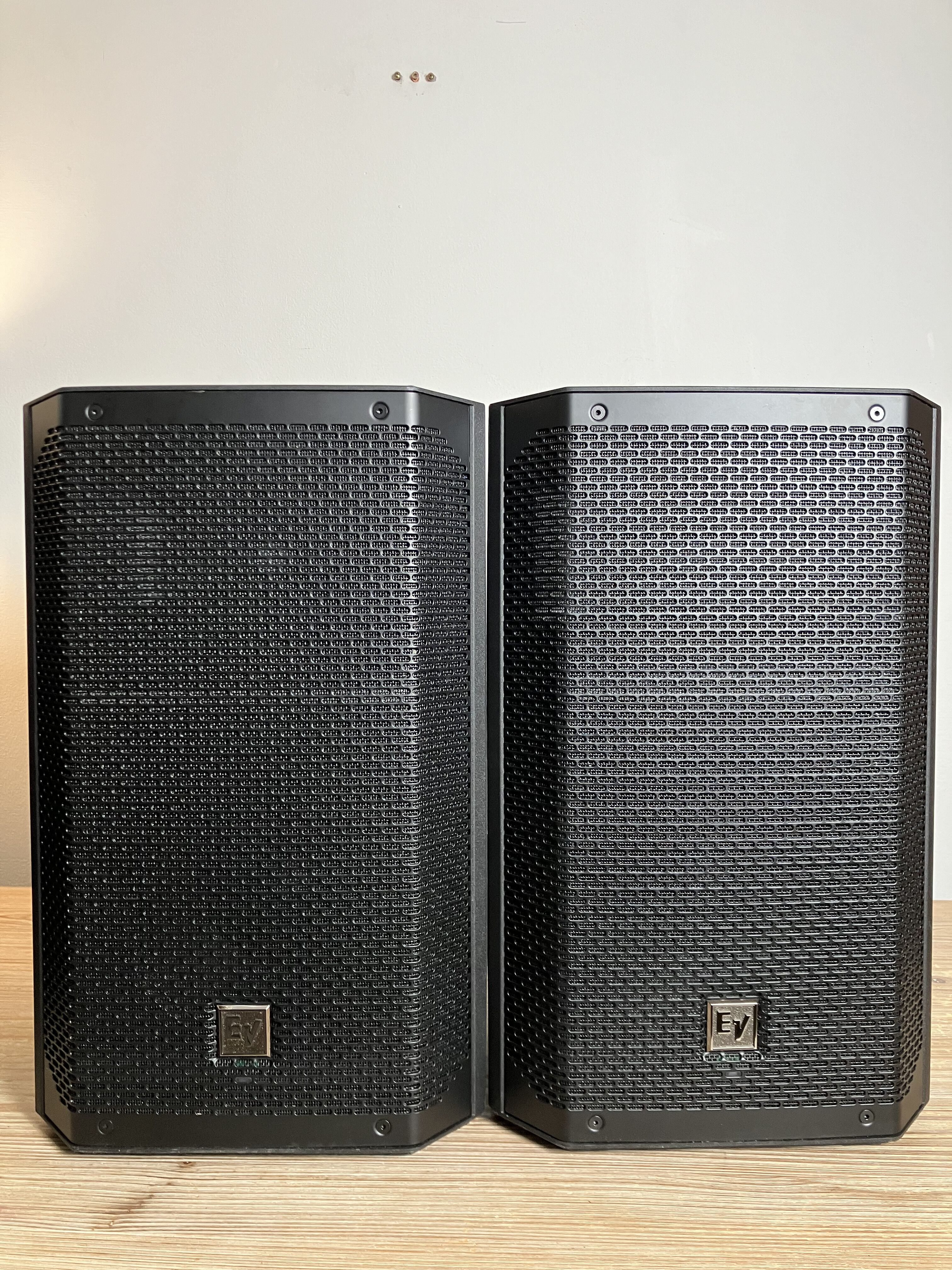 Vends Paire d'enceintes Electro Voice ELX200-10P + Sacoches + Pieds