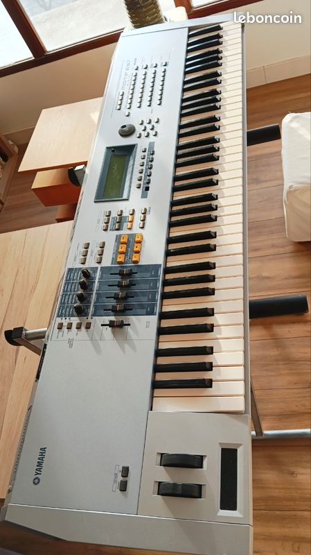 Yamaha MOTIF ES7 + Housse à roulettes