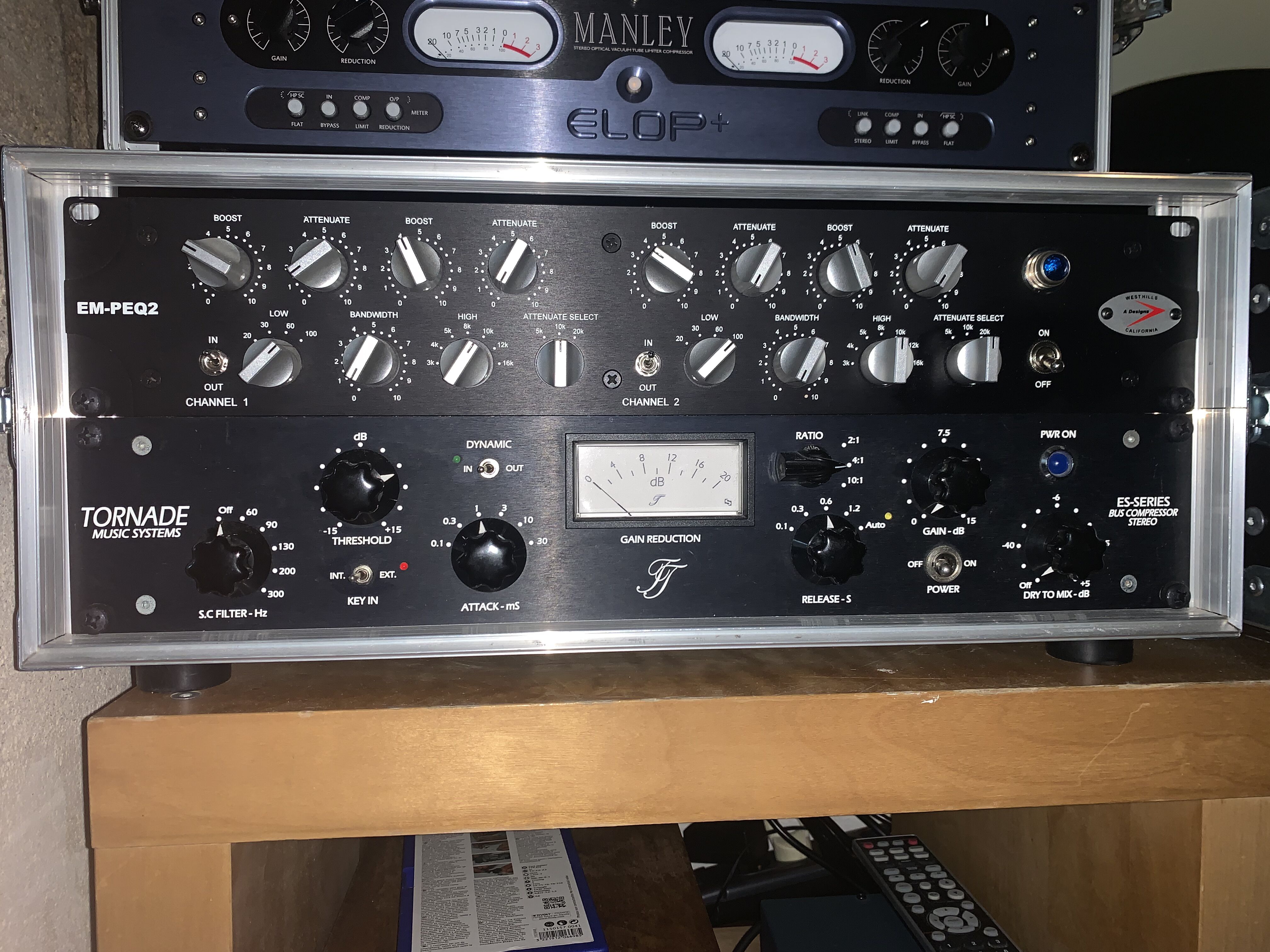 Es Series Bus compressor par Tornade Music Systems (compresseur SSL)