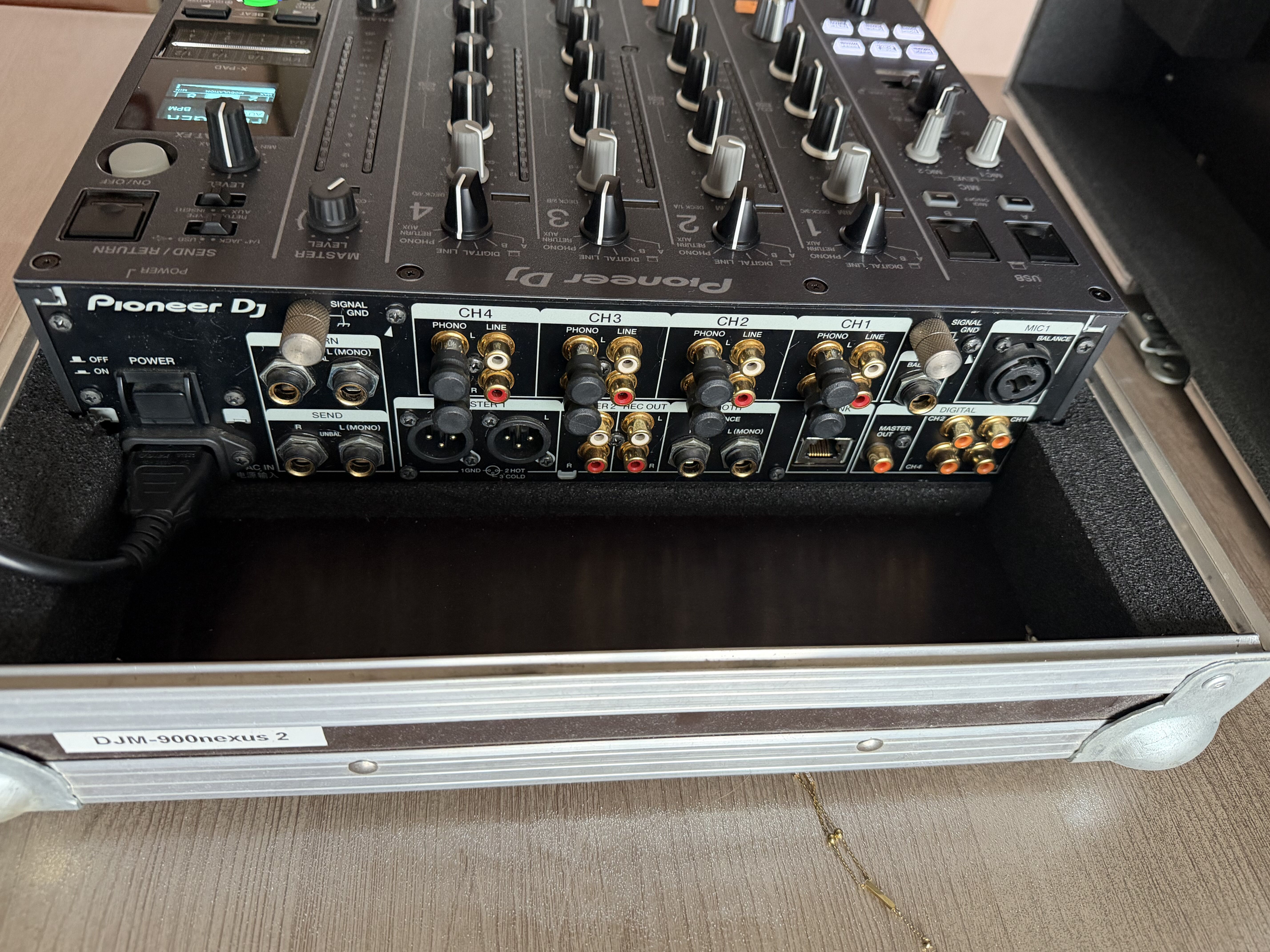 VendsTable de mixage Pioneer DJ DJM-900NXS2 + Flight case + Decksaver