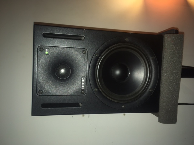 VDS PAIRES ENCEINTES GENELEC 1030A