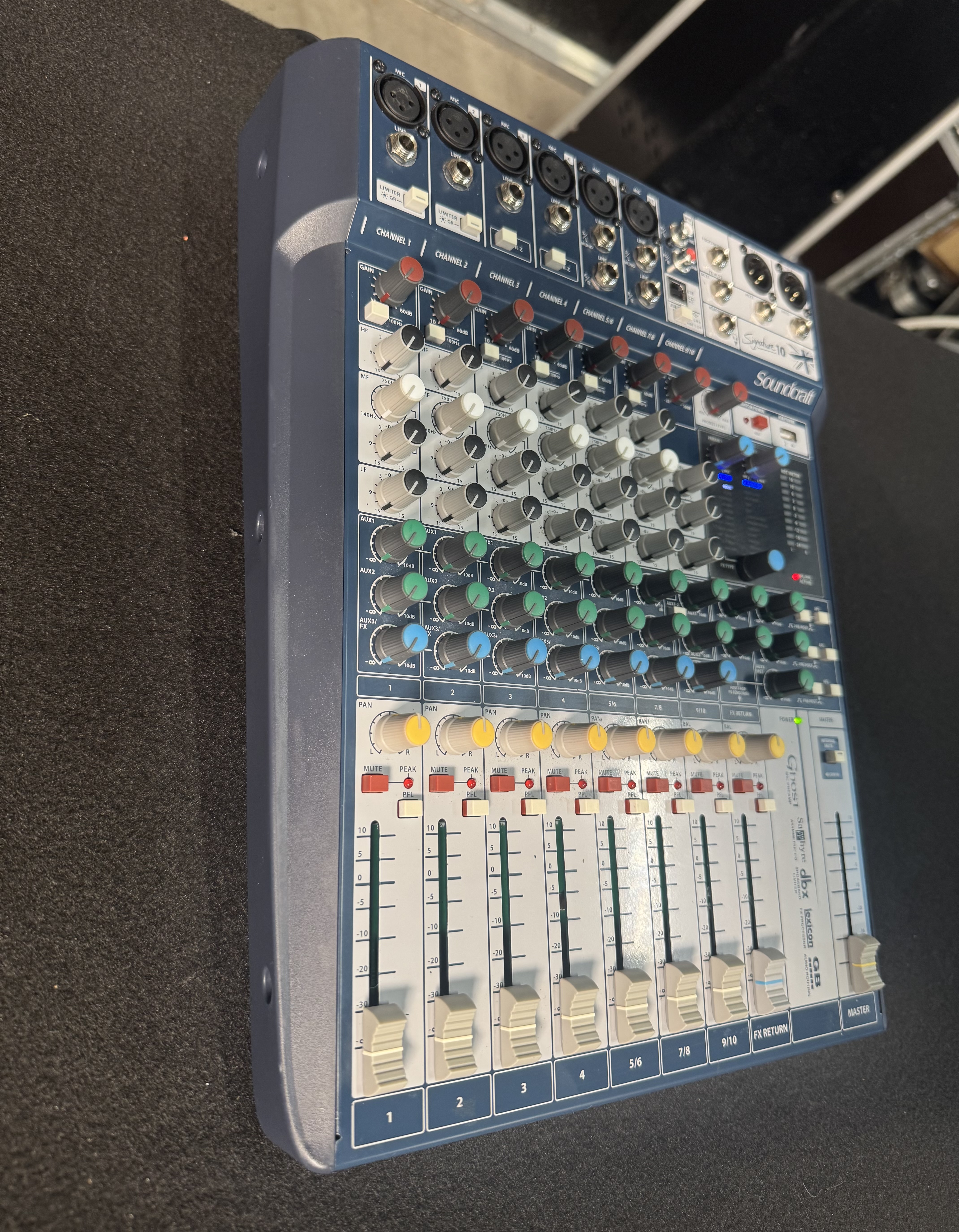 SOUNDCRAFT SIGNATURE 10 