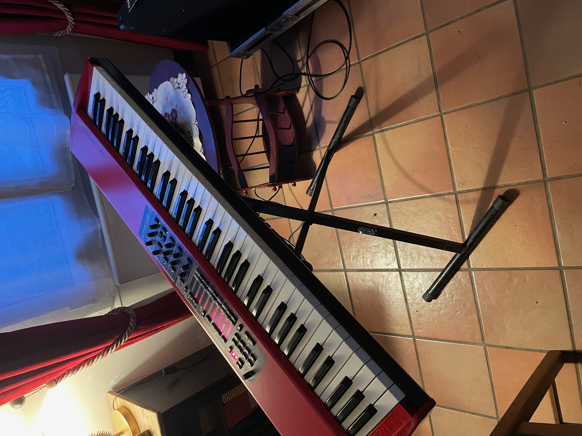 Vends KB NORD ELECTRO2 73 et sa FLIGHT CASE