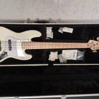 vend SQUIER jazz basse affinity 5 cordes