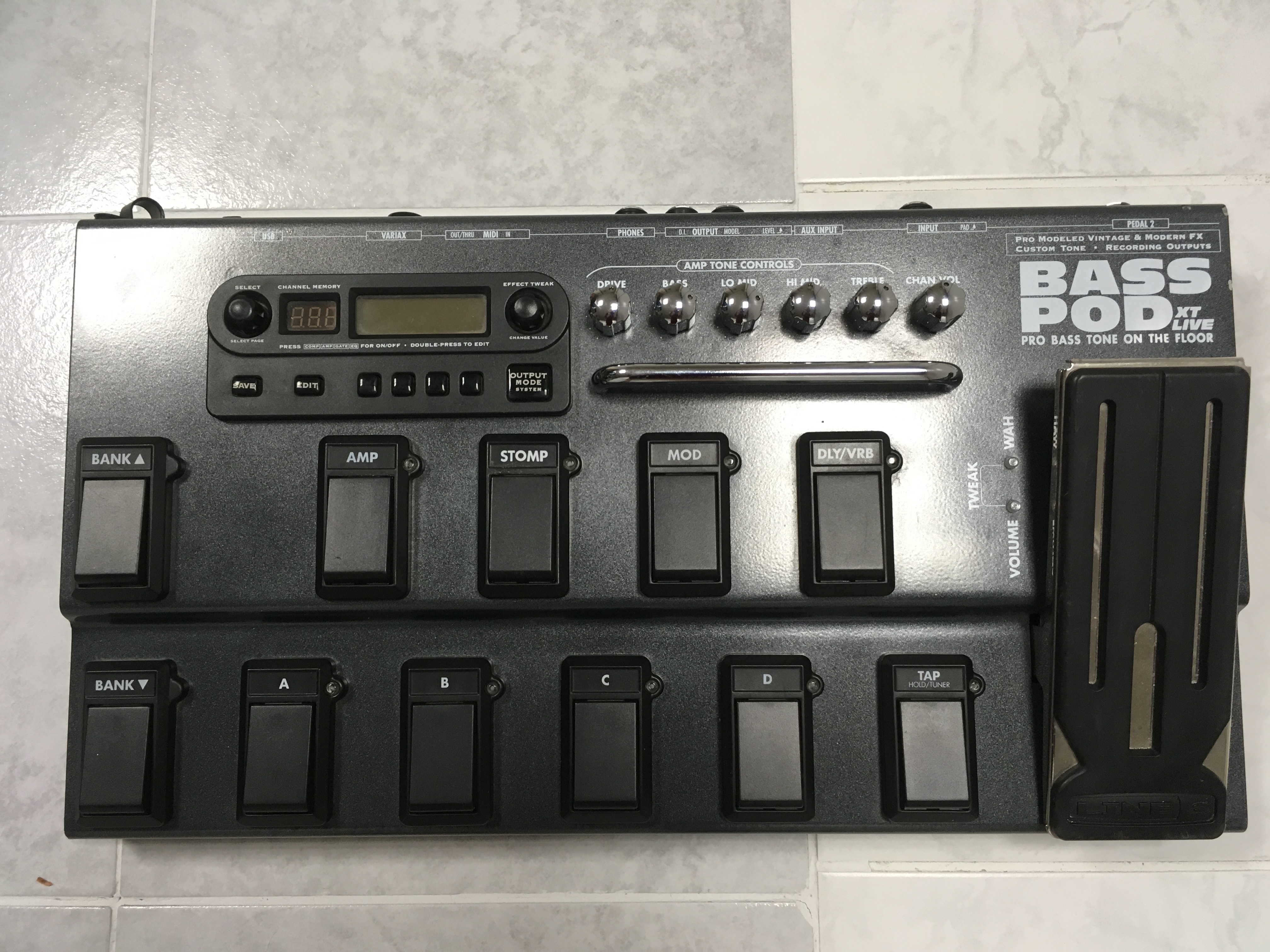 vend LINE6 Pod XT LIVE spécial Basse