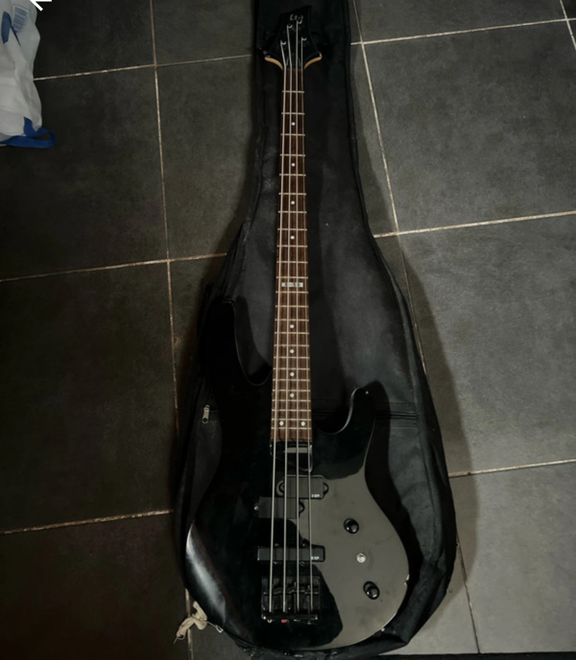 Basse électrique 4 cordes (type LTD/ESP)