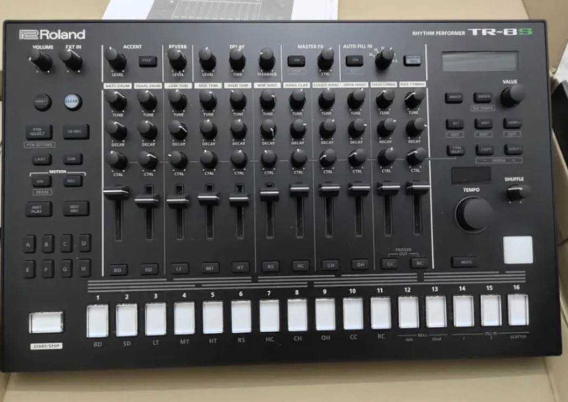 Vends Roland tr8s comme neuf jamais utilisé , dans sa boîte 