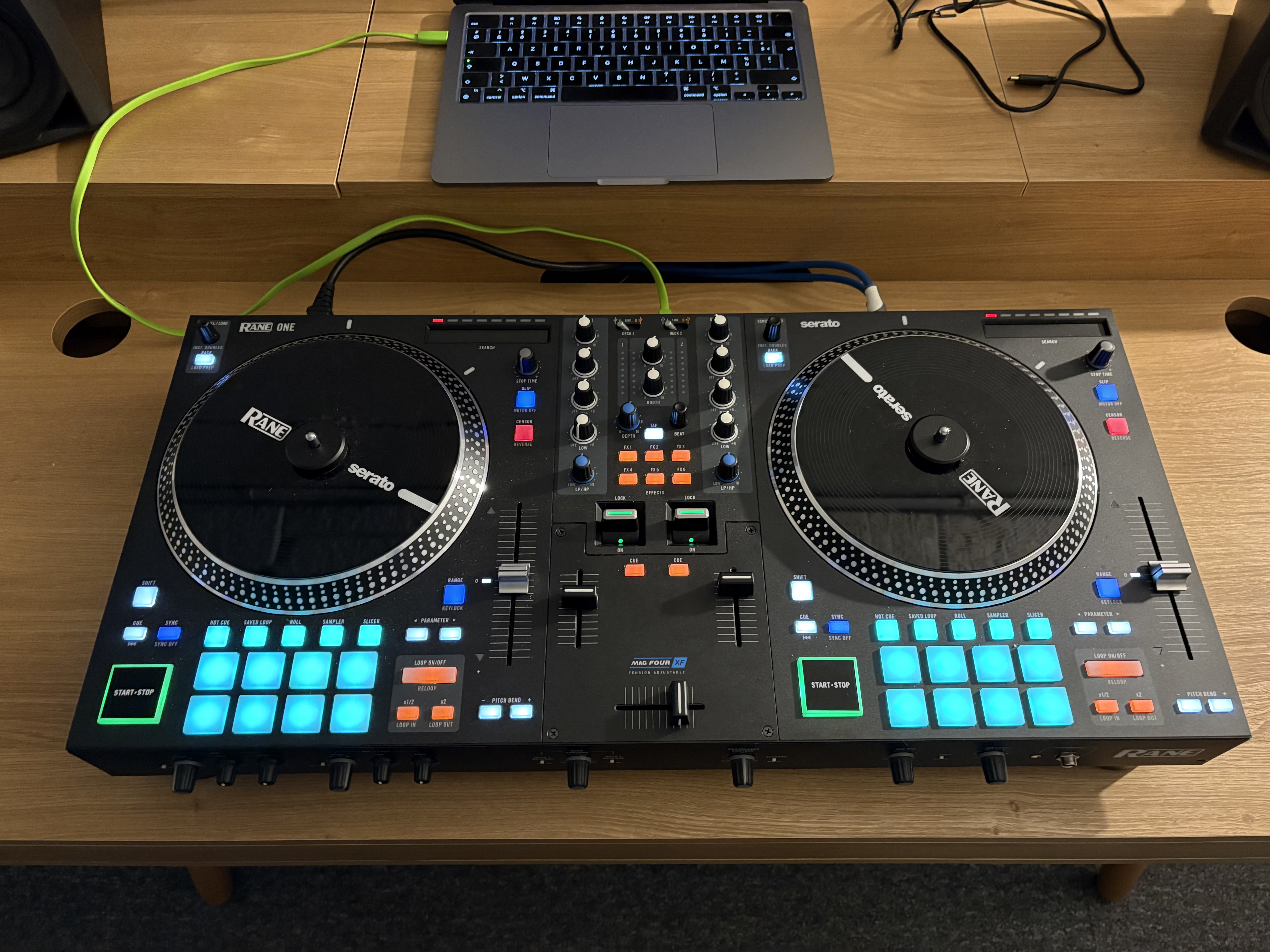 Vends Rane one avec flght case UDG et Decksaver