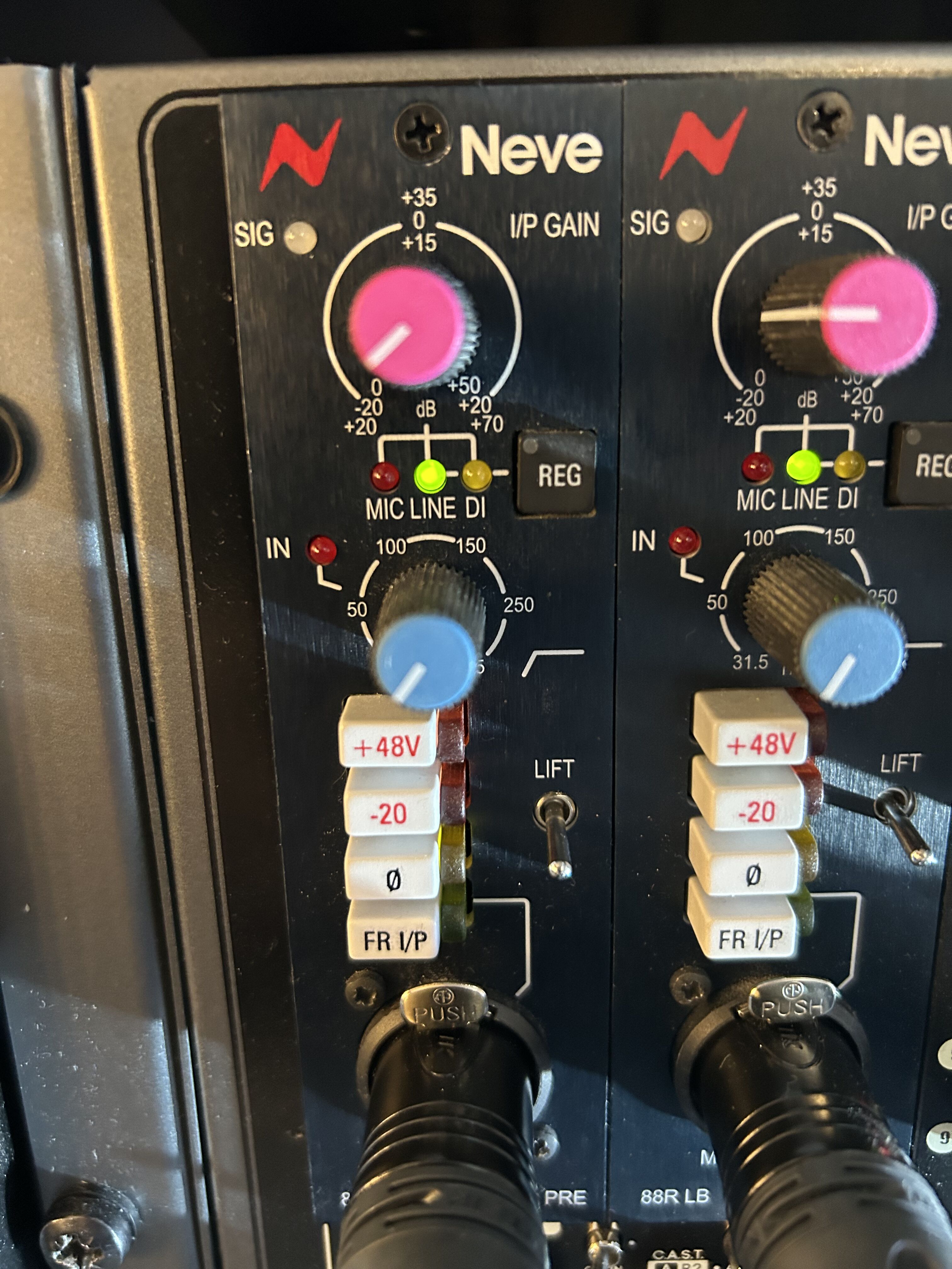 Préampli micro Neve 88RLB Série 500