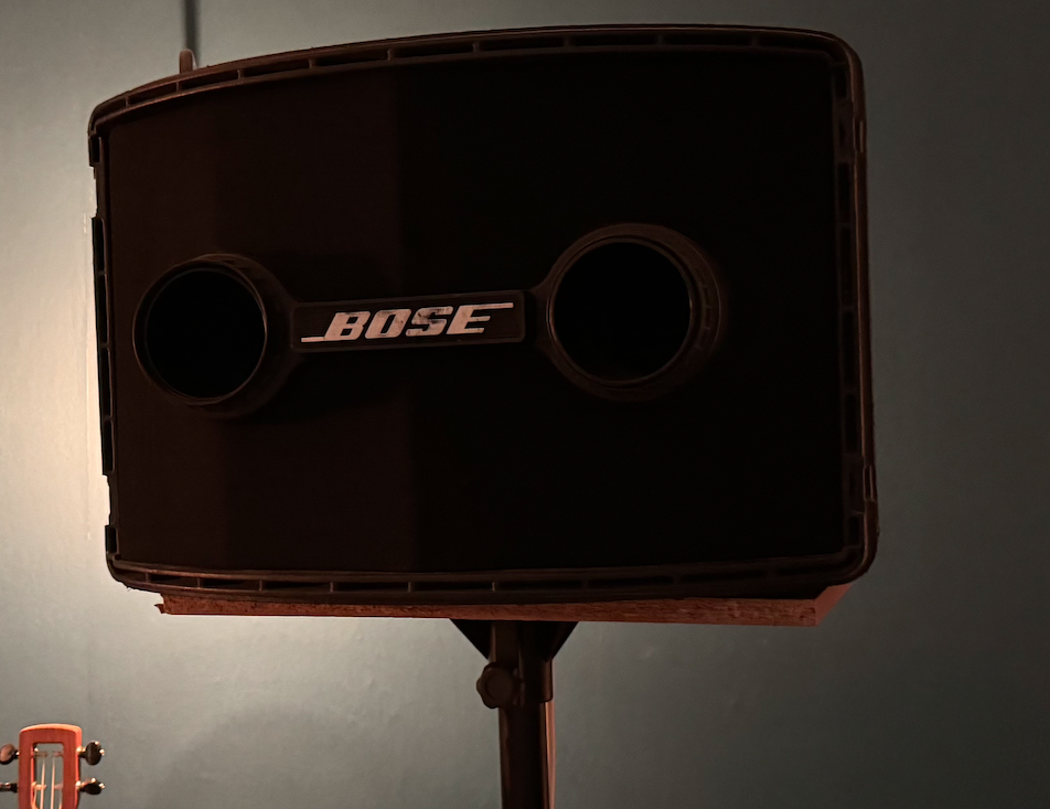 Vends ensemble de 2 Bose 802 II + Amplificateur Bose 1800 + Préamplificateur Equaliser Bose + Pieds et support.